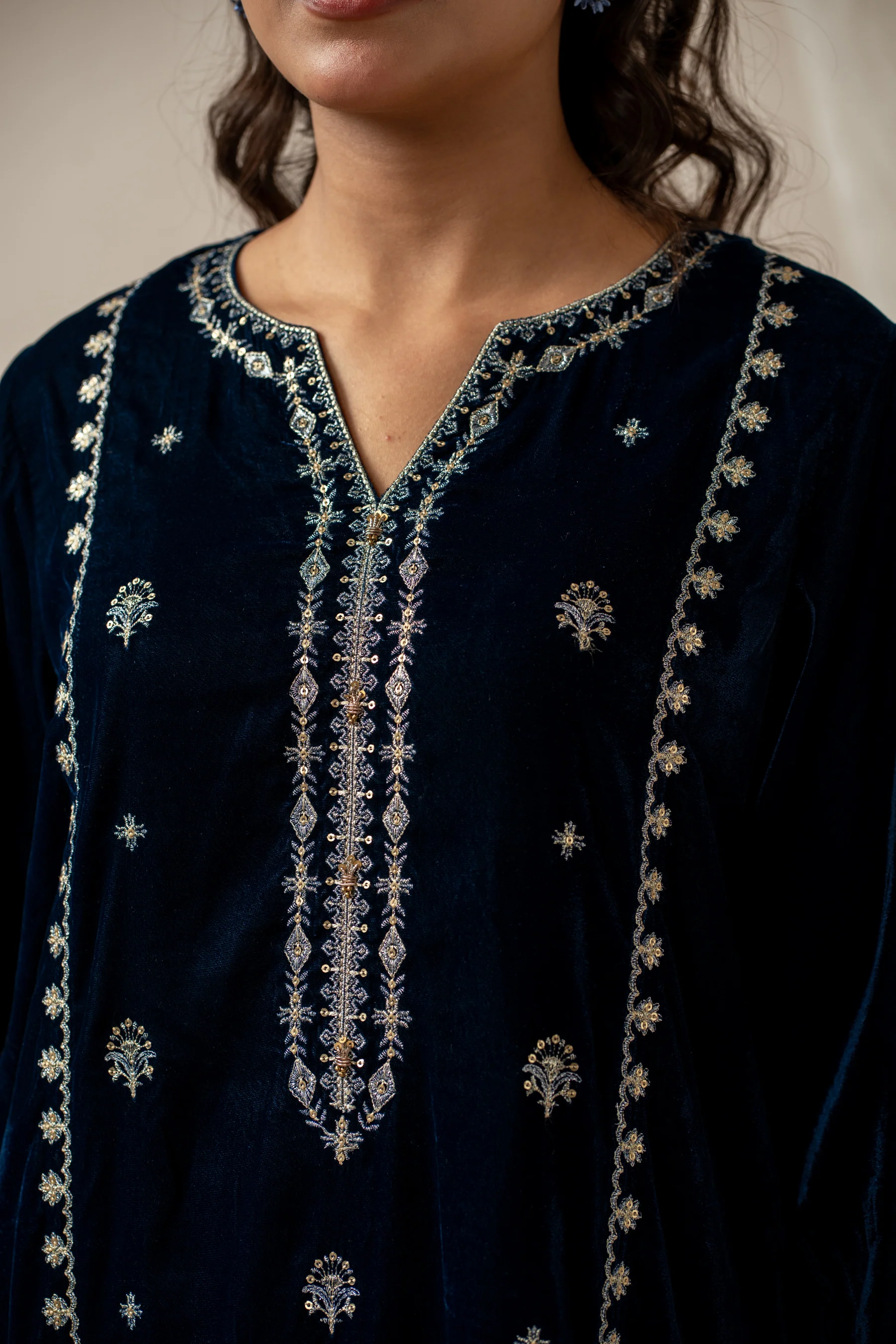 EMBROIDERED VELVET SUIT - Image 3