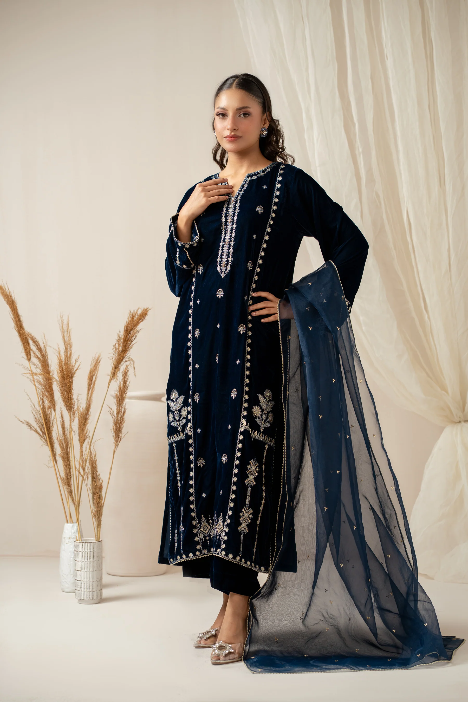 EMBROIDERED VELVET SUIT - Image 5