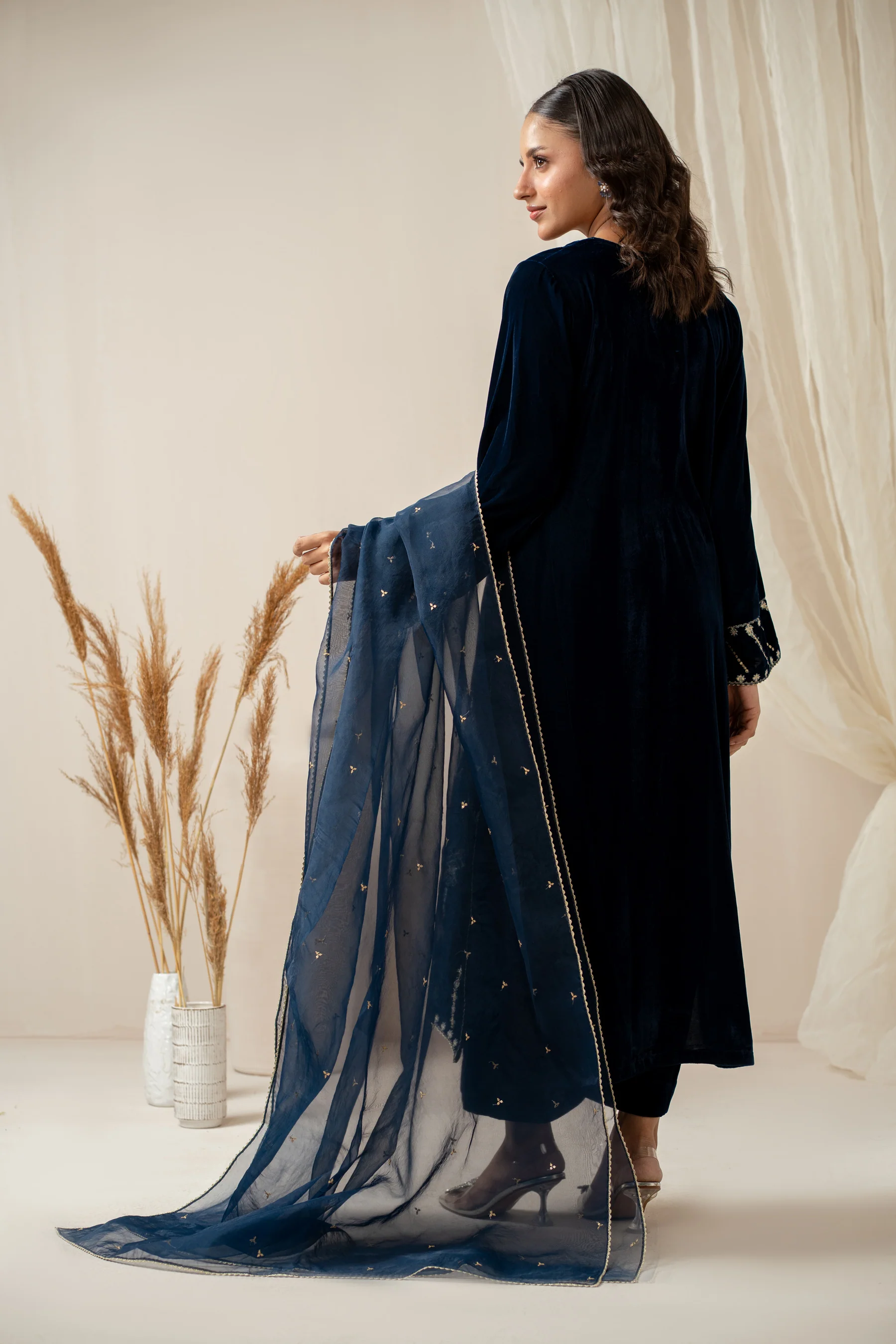 EMBROIDERED VELVET SUIT - Image 6