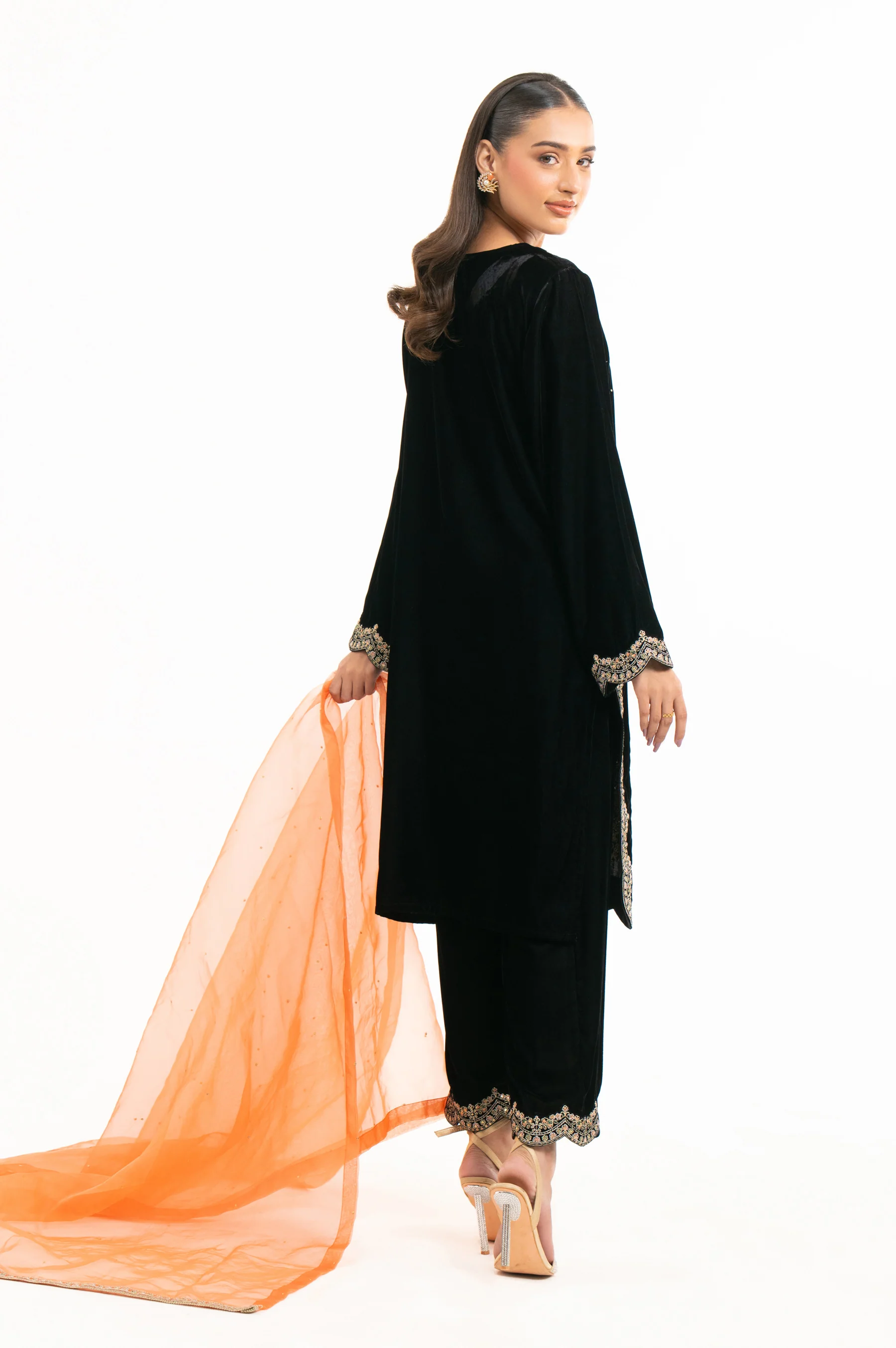 EMBROIDERED VELVET SUIT - Image 4