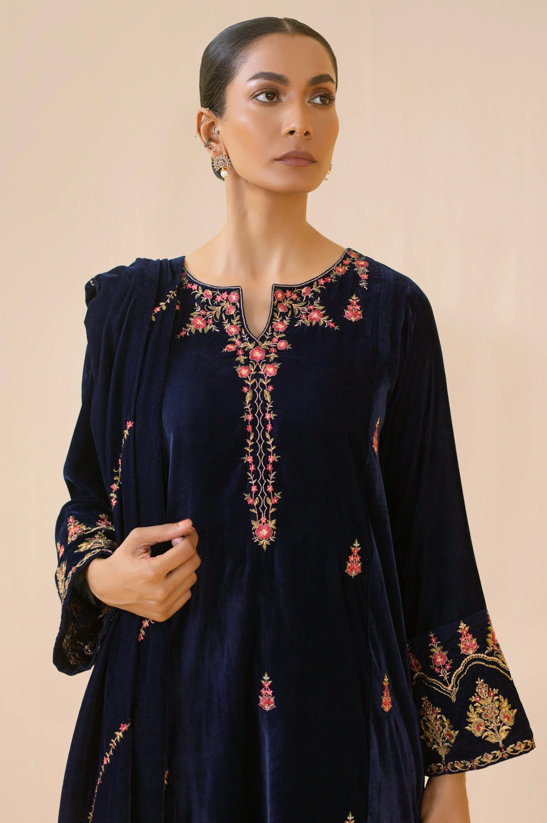 EMBROIDERED VELVET SUIT - Image 2