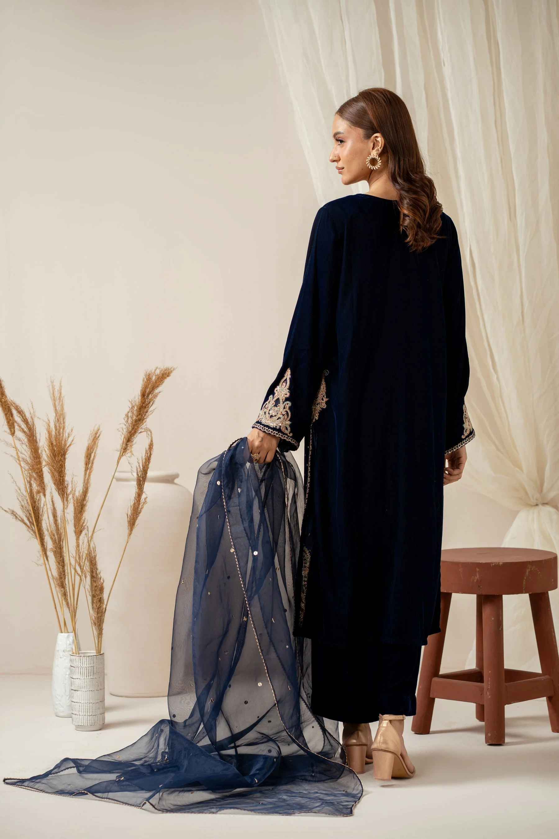 STITCHED EMBROIDERED VELVET SUIT (FACTORY E-OUTLET) - Image 7