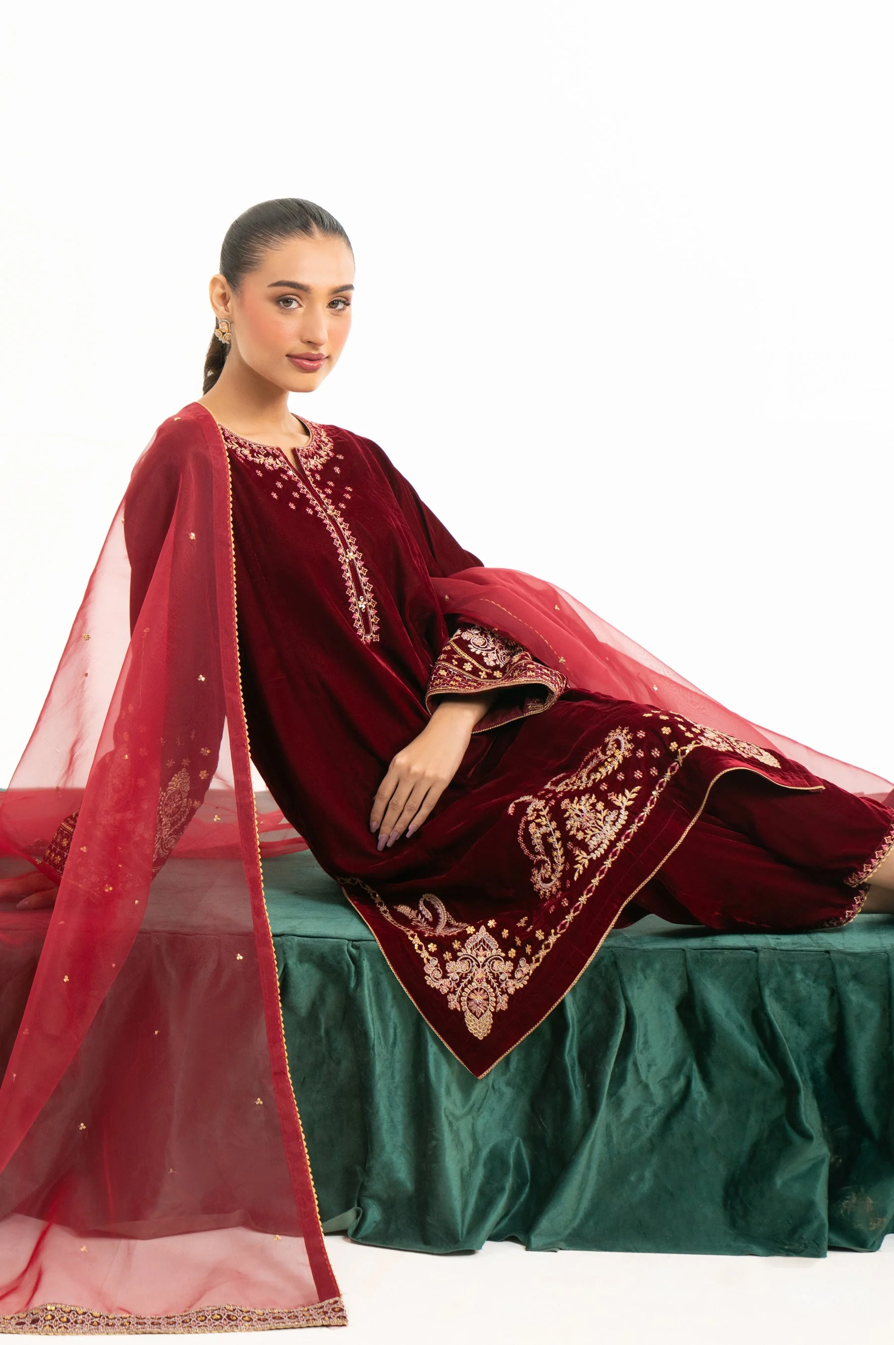 STITCHED EMBROIDERED VELVET SUIT (FACTORY E-OUTLET) - Image 7