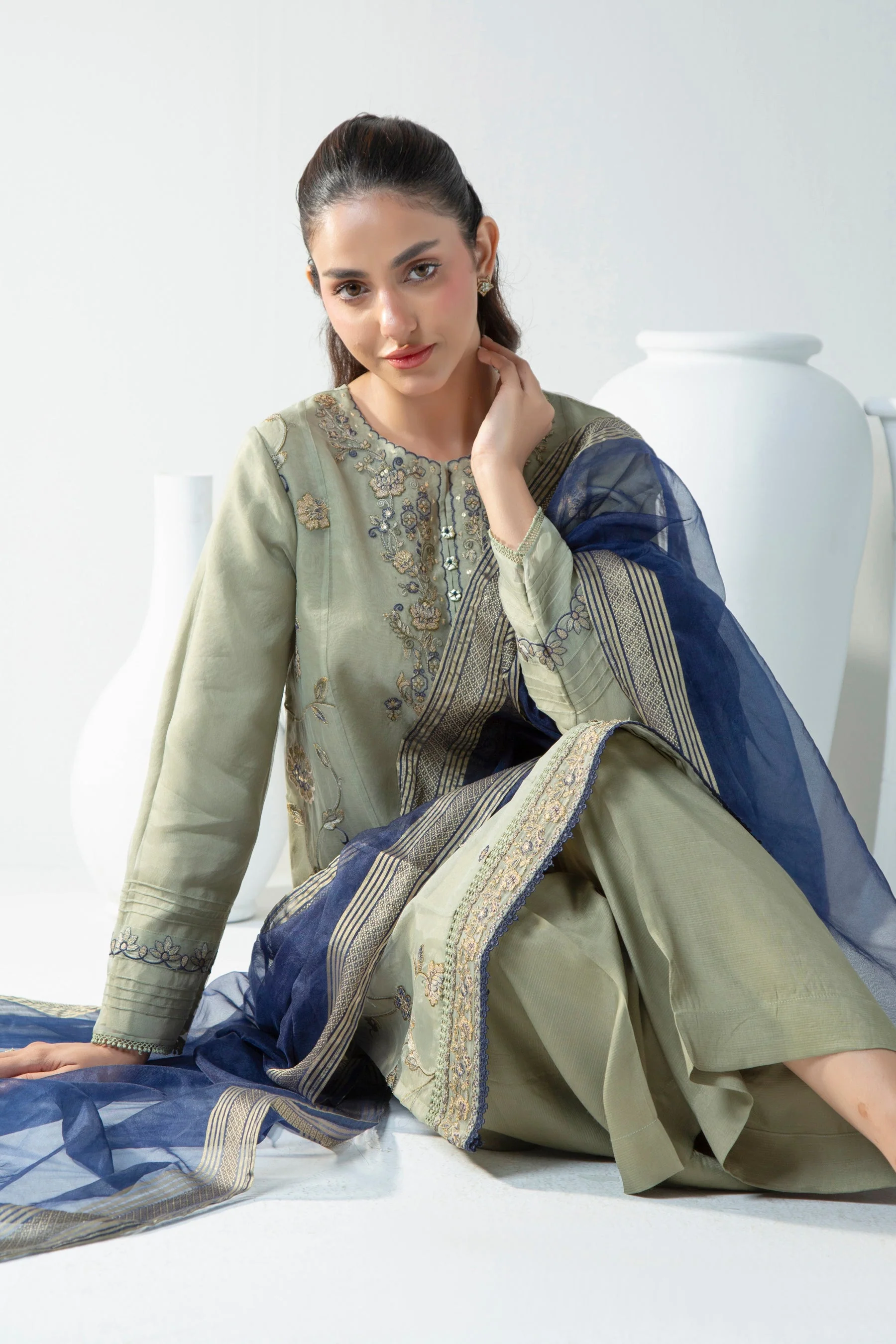 STITCHED EMBROIDERED ORGANZA SUIT (FACTORY E-OUTLET) - Image 2