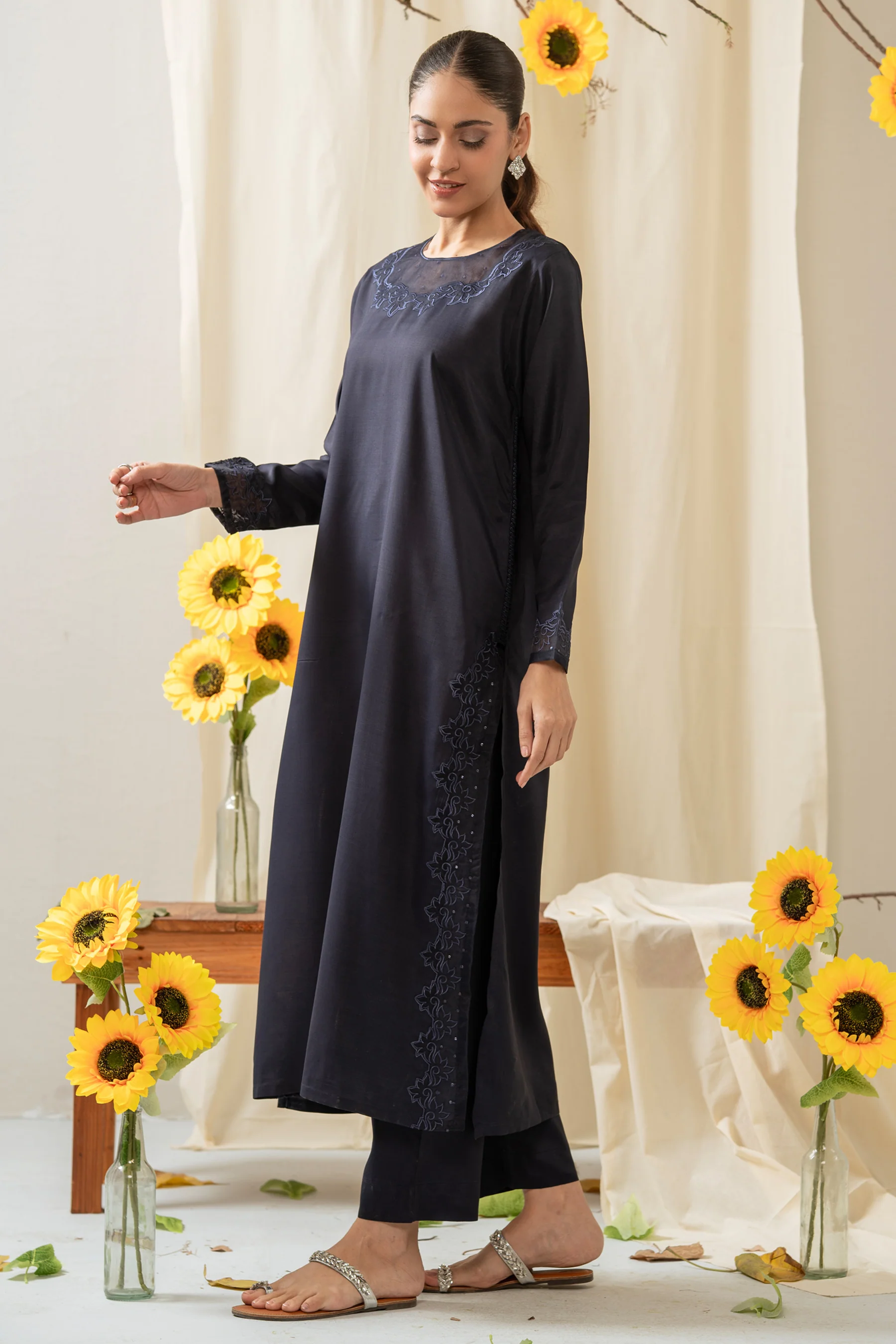 STITCHED EMBROIDERED RAW SILK SUIT - Image 6