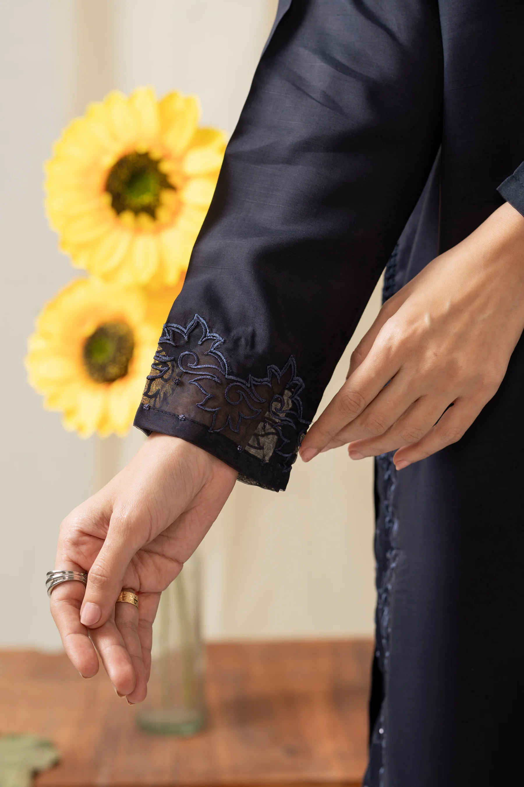 STITCHED EMBROIDERED RAW SILK SUIT - Image 7