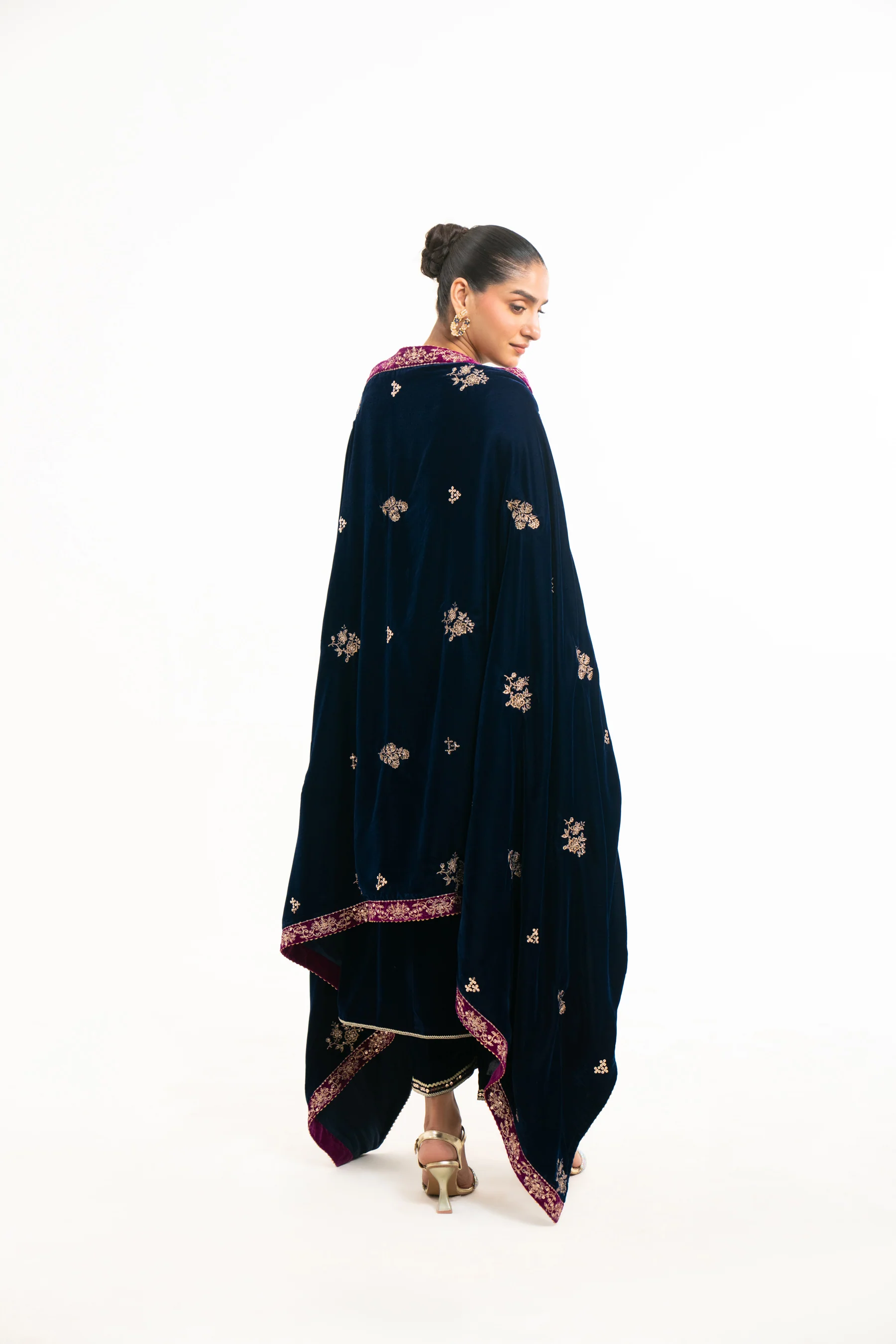 EMBROIDERED VELVET SHAWL - Image 4