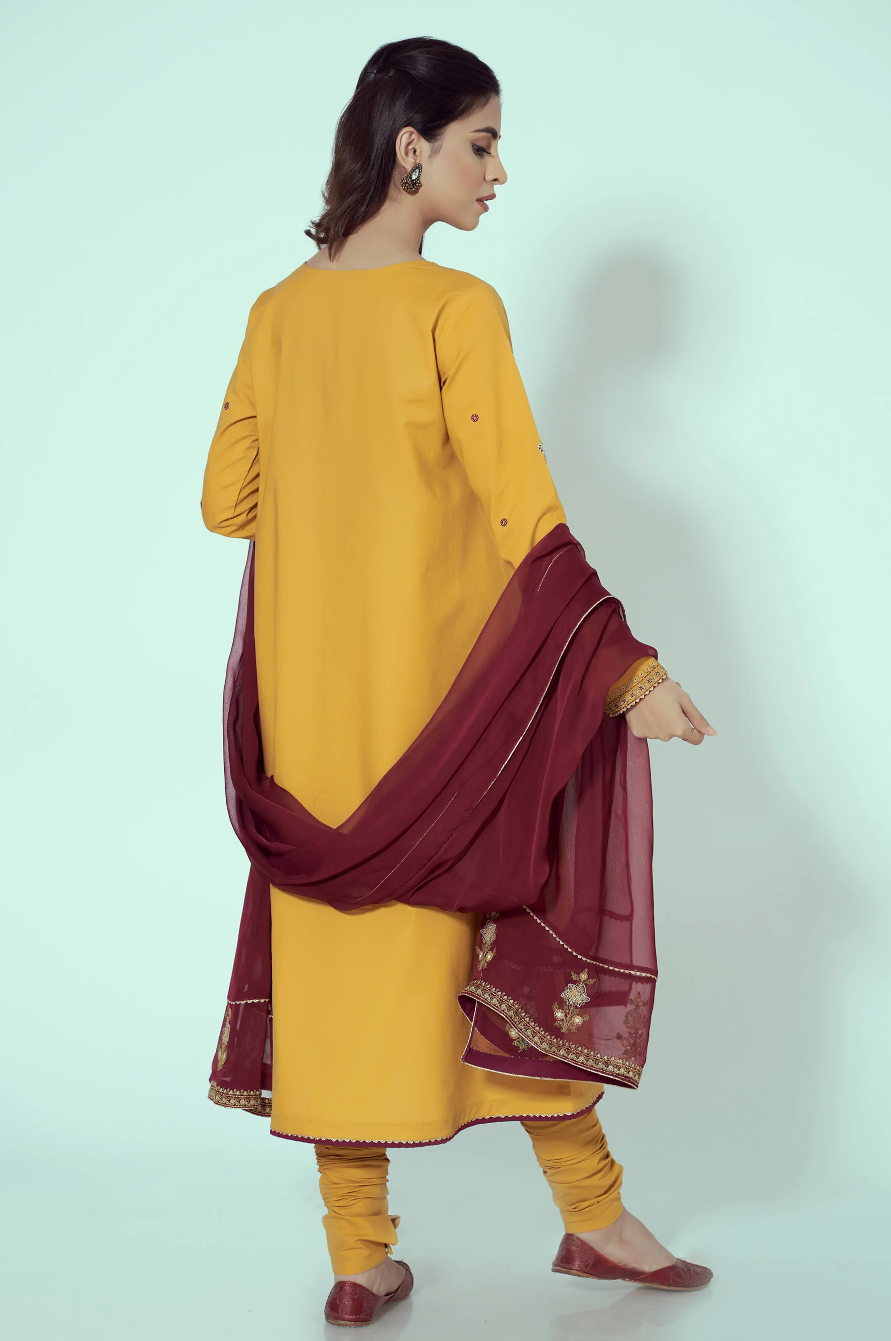 Unstitched 3 Piece Embroidered Cambric Suit - Image 2