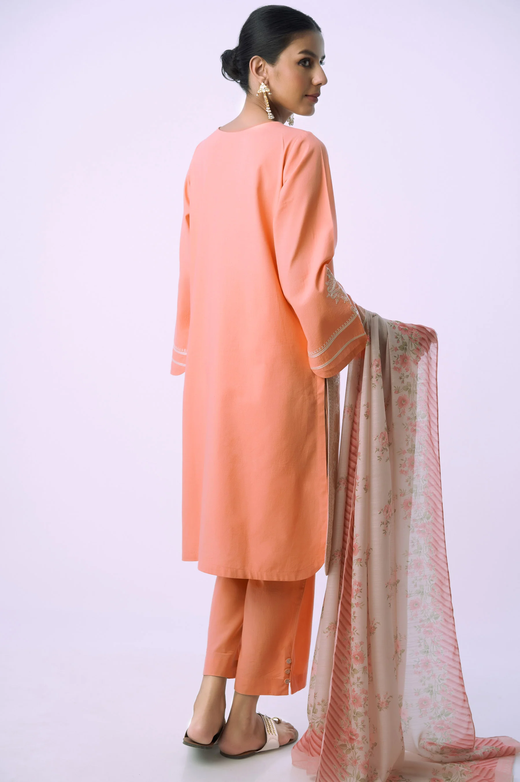 Unstitched 3 Piece Embroidered Slub Suit - Image 4