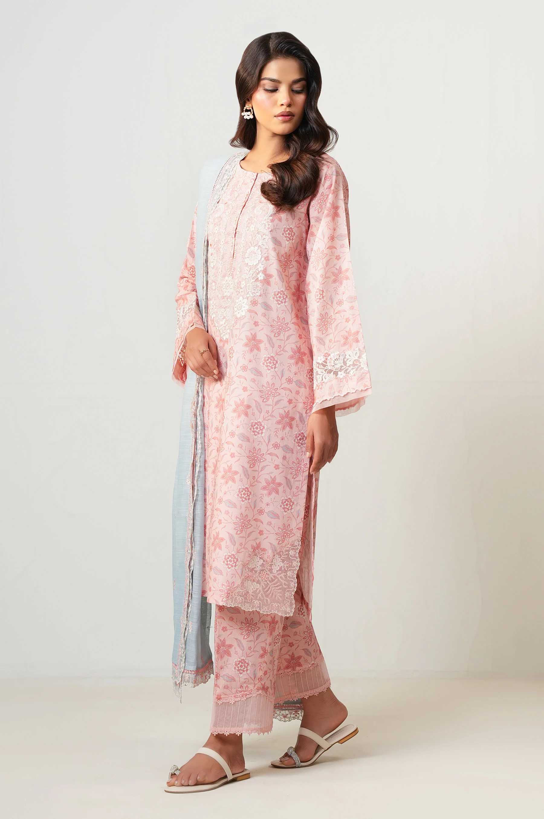 UNSTITCHED EMBROIDERED SUIT - Image 3