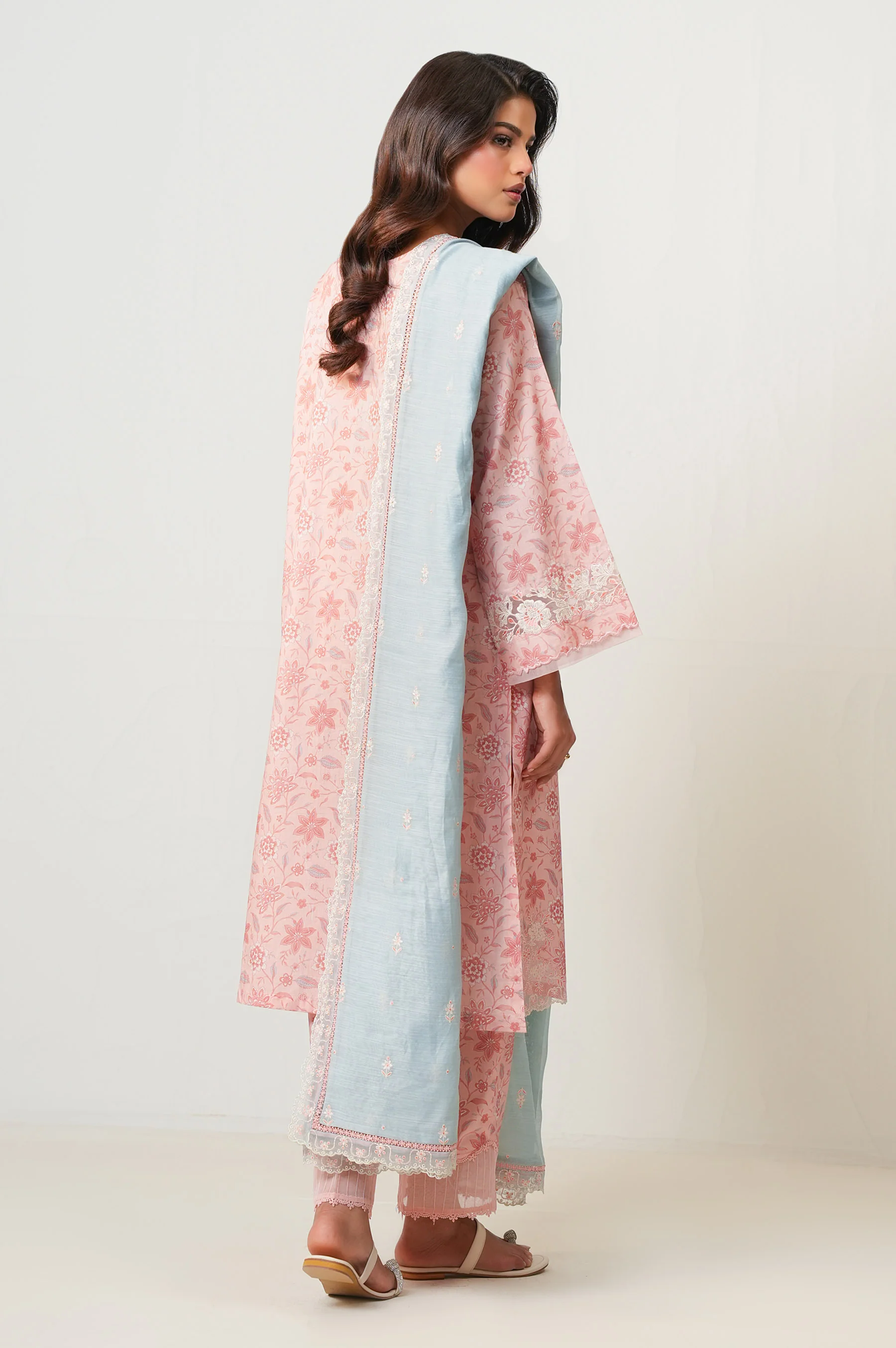 UNSTITCHED EMBROIDERED SUIT - Image 4
