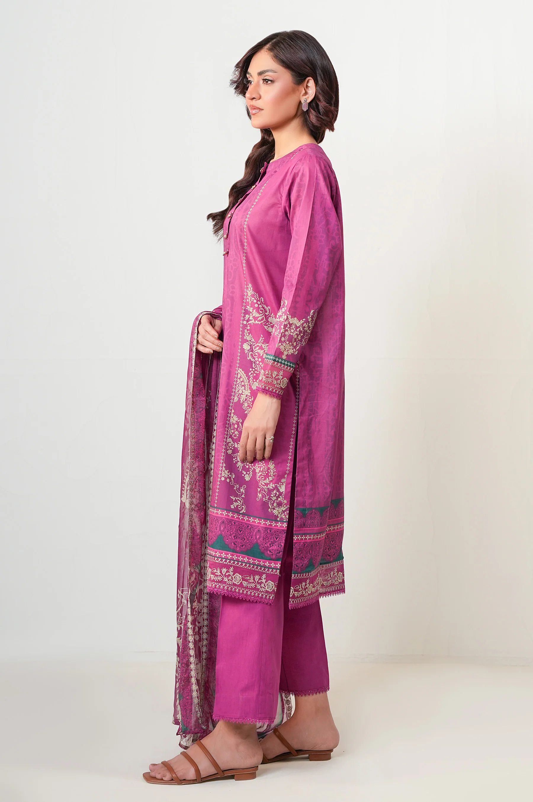UNSTITCHED EMBROIDERED SUIT - Image 3