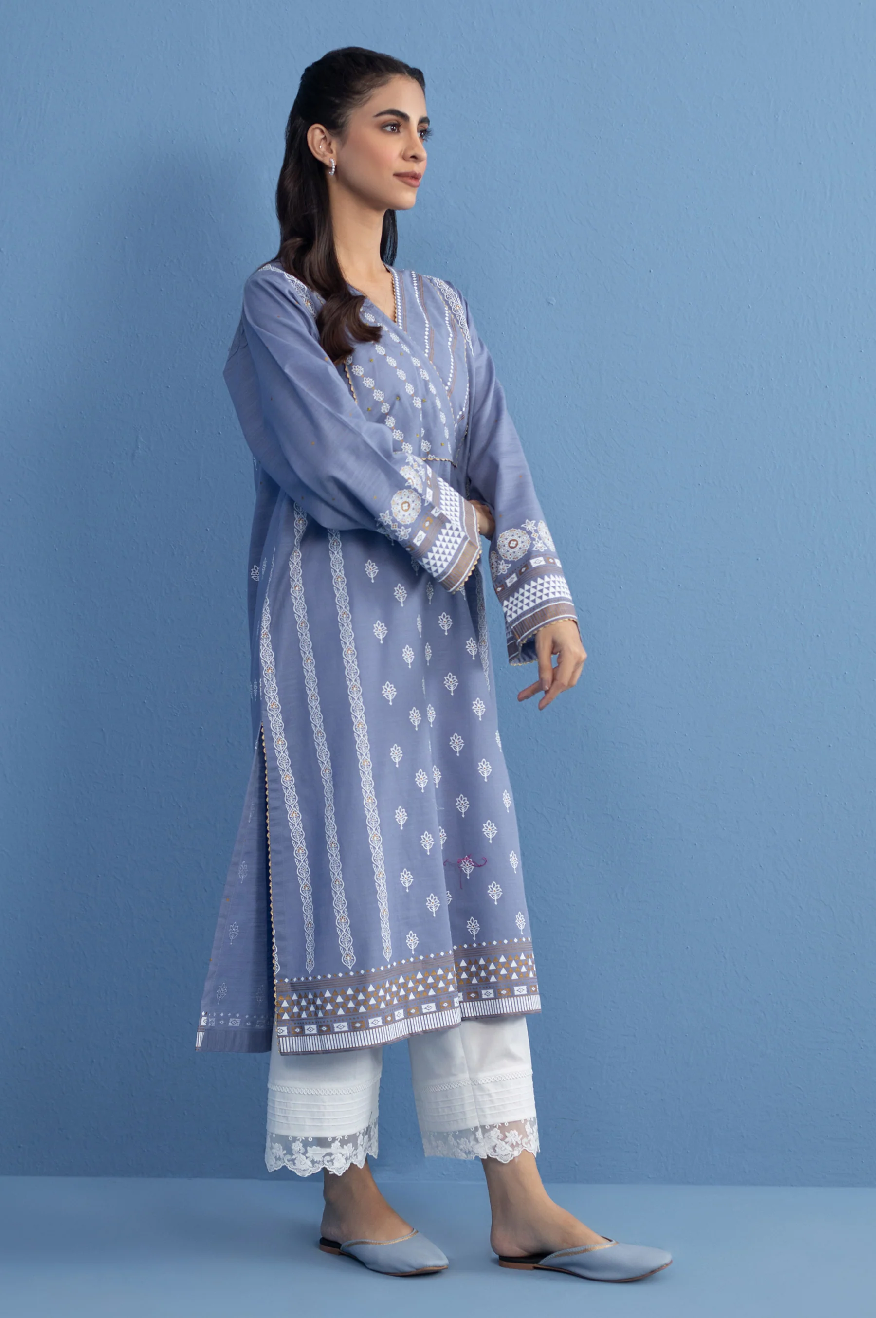 Unstitched 1 Piece Printed Khaddar Shirt - Image 3