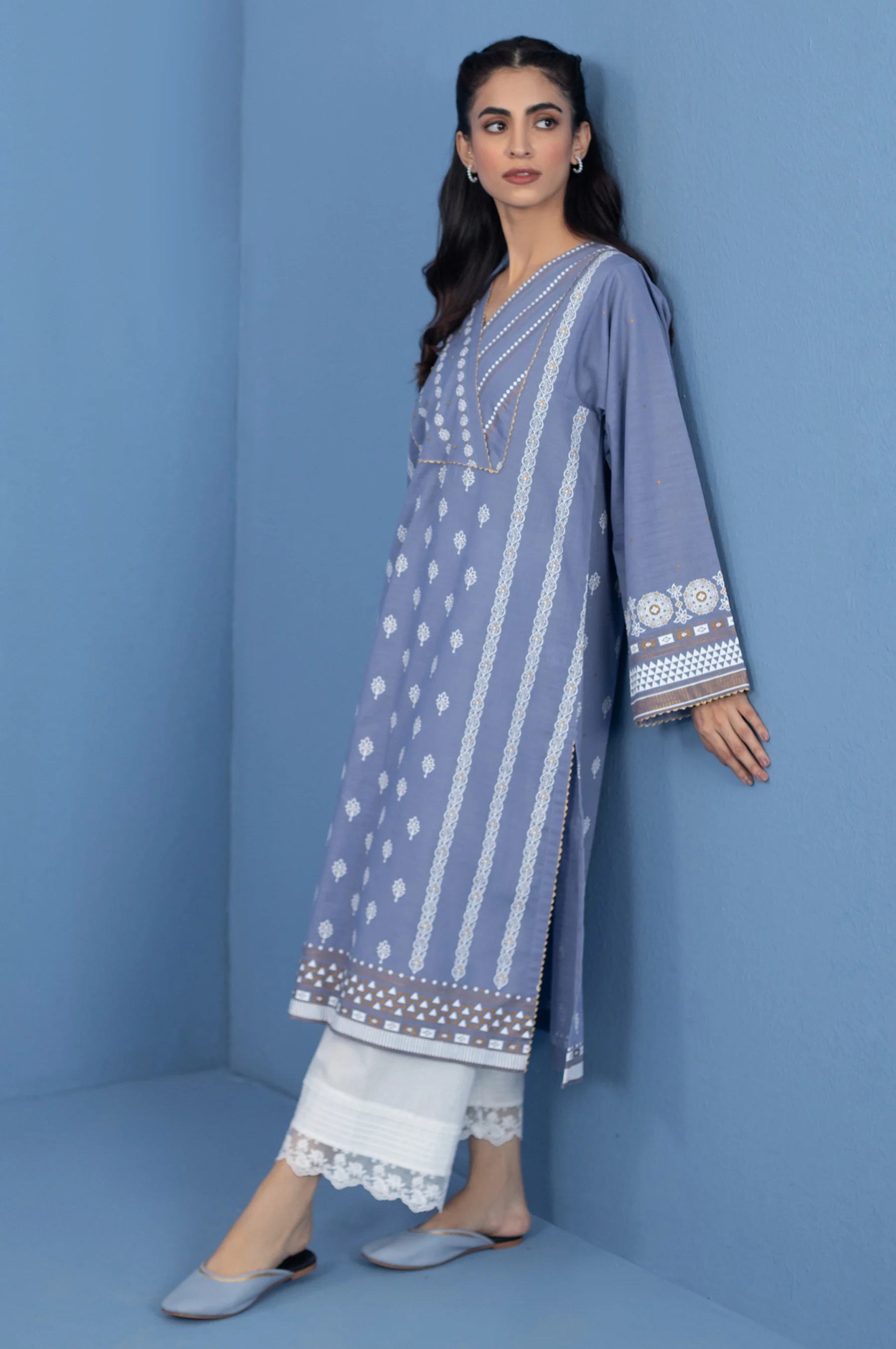 Unstitched 1 Piece Printed Khaddar Shirt - Image 5