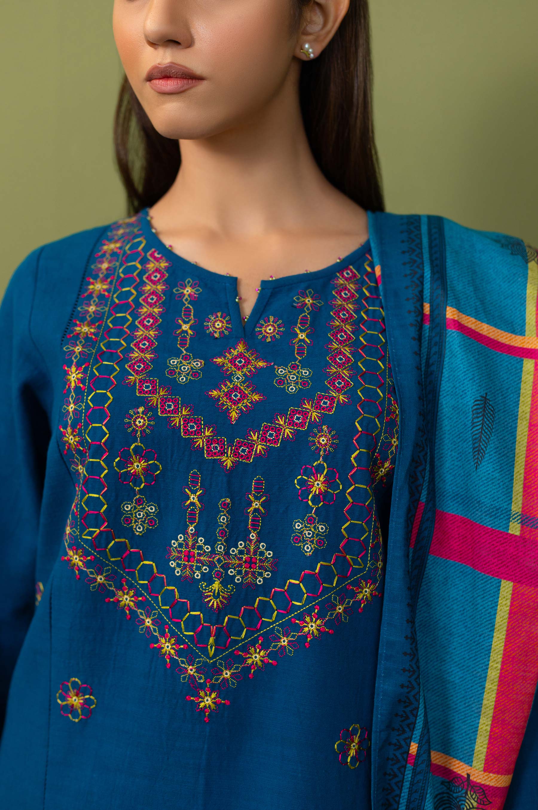 Unstitched 2 Piece Dyed Embroidered Khaddar Shirt with Dupatta - Image 4