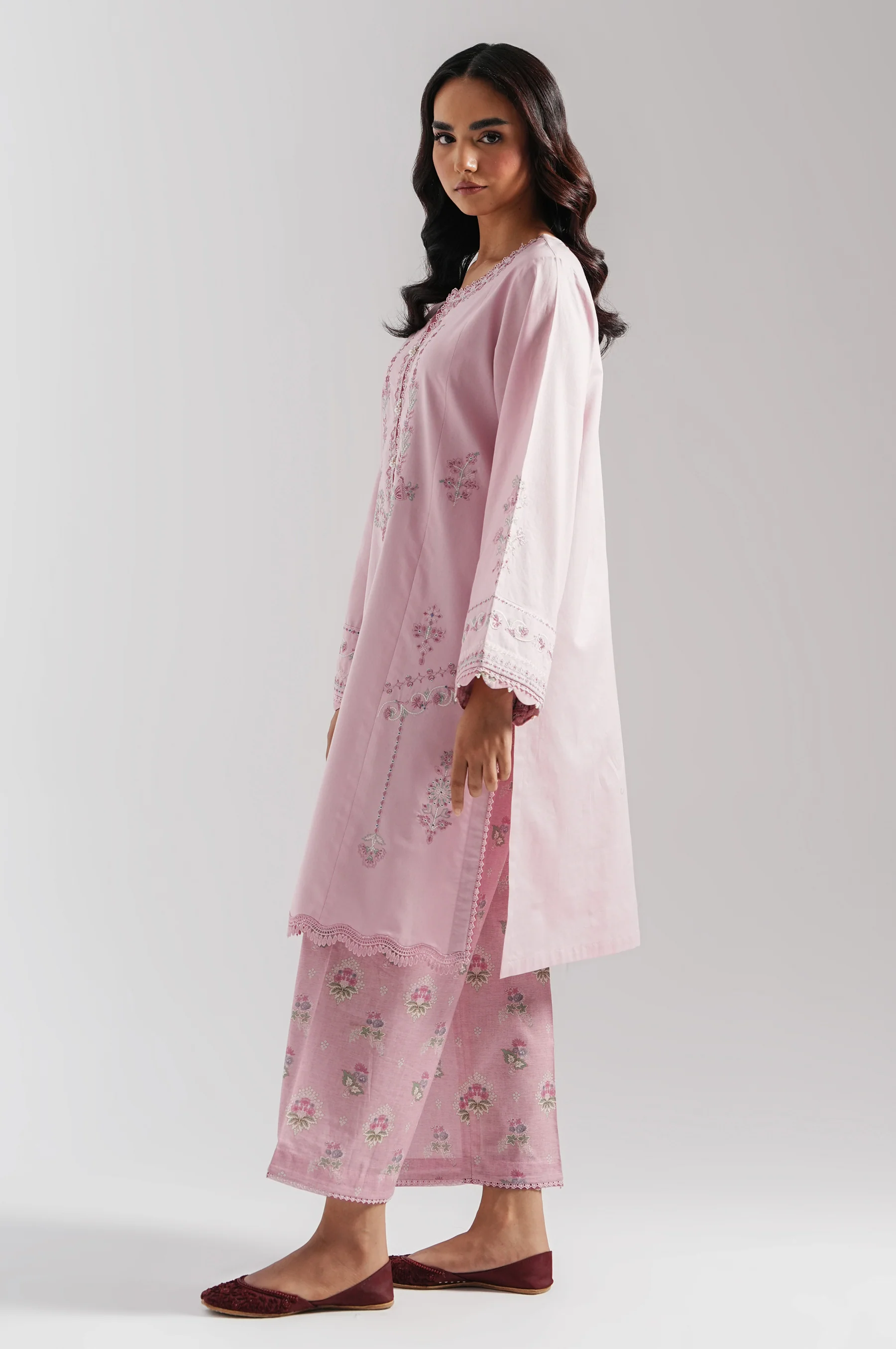 UNSTITCHED EMBROIDERED SUIT - Image 6