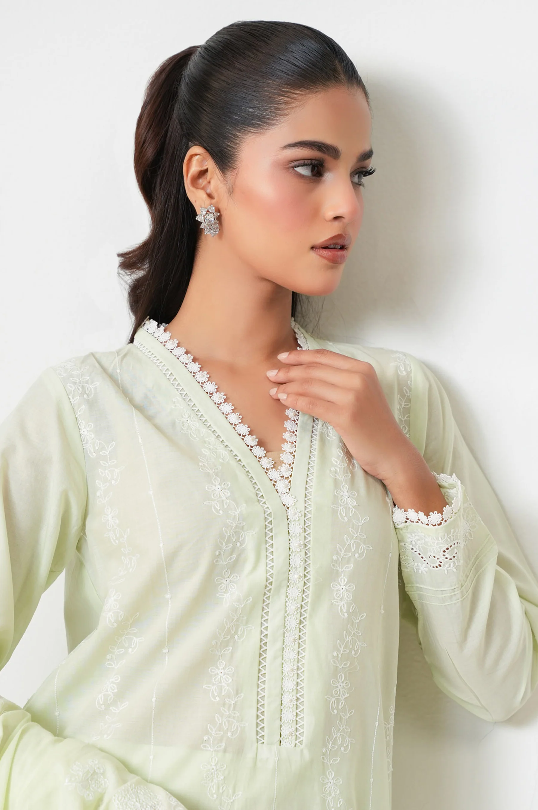 UNSTITCHED EMBROIDERED SUIT - Image 2