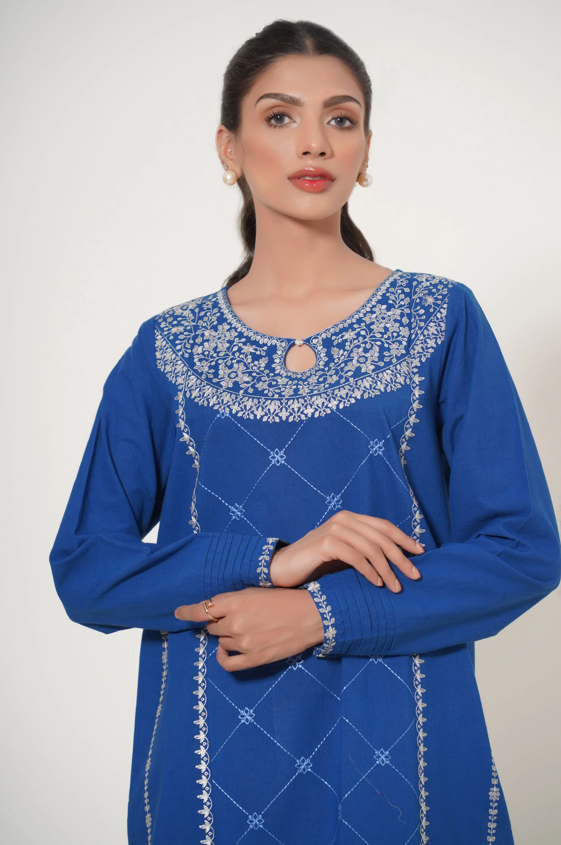 Unstitched 2 Piece Embroidered Slub Cambric Suit - Image 4