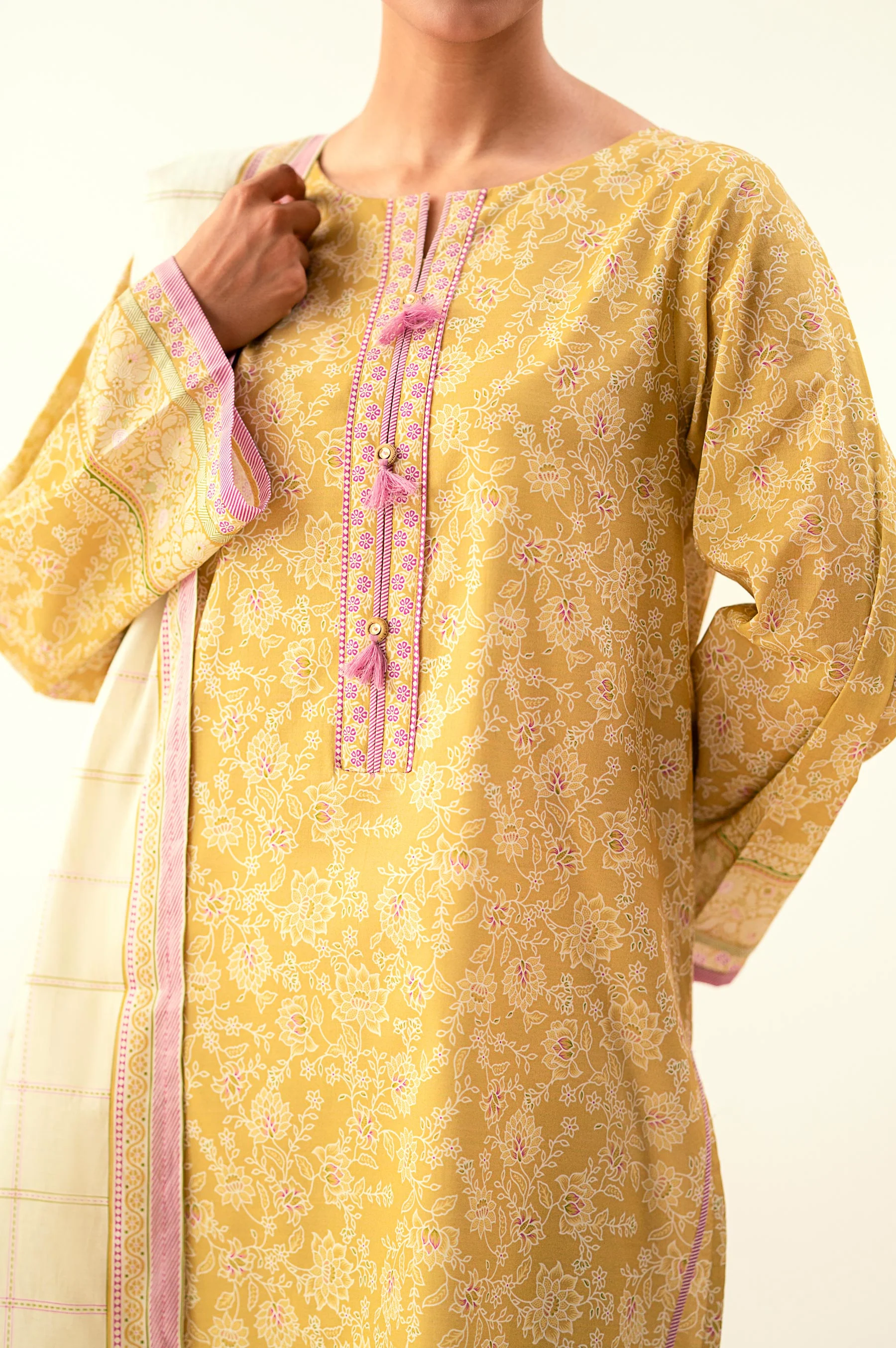 UNSTITCHED PRINTED SHIRT DUPATTA SUIT - Image 5