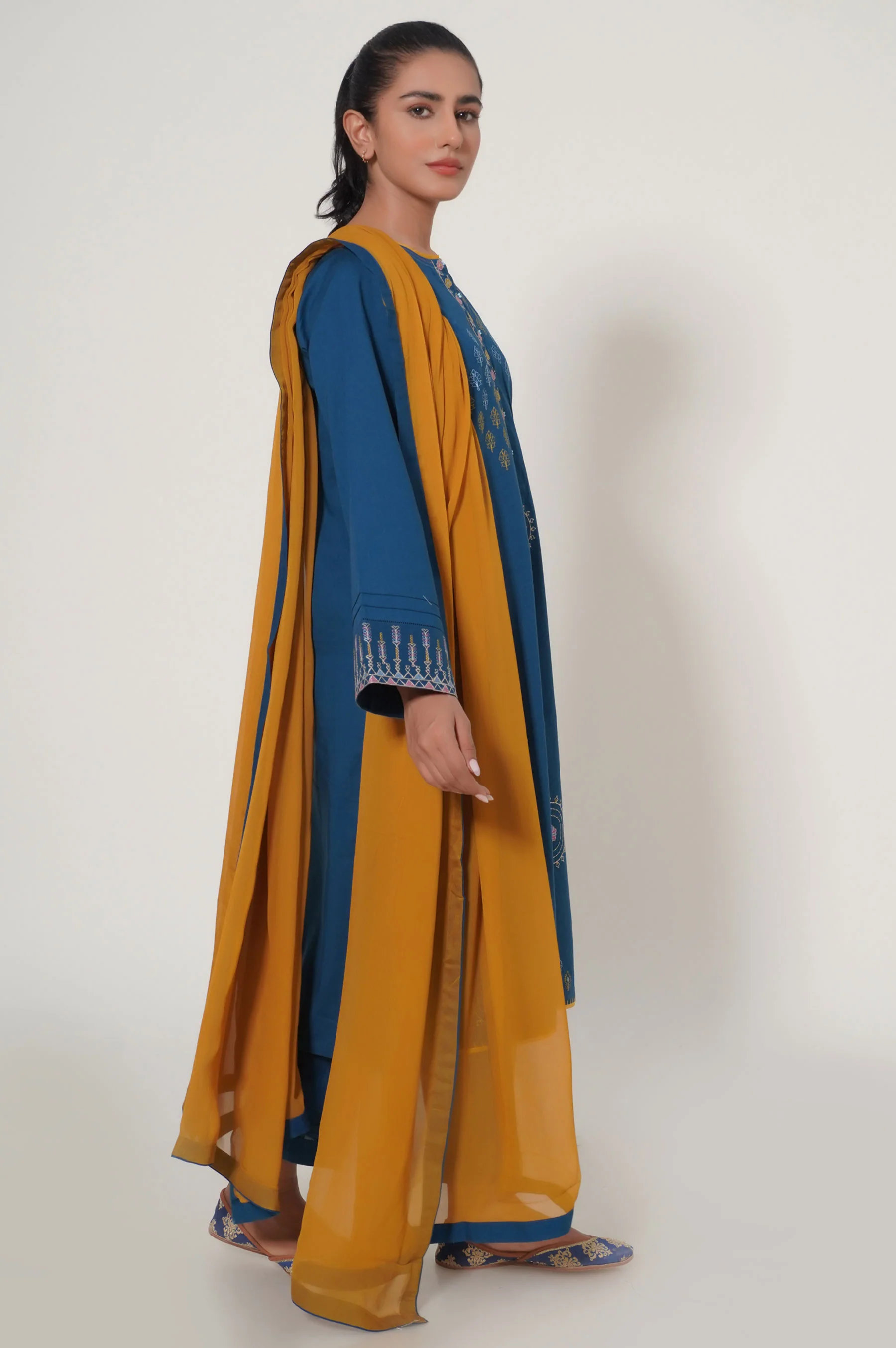 Unstitched 3 Piece Embroidered Cambric Suit - Image 5