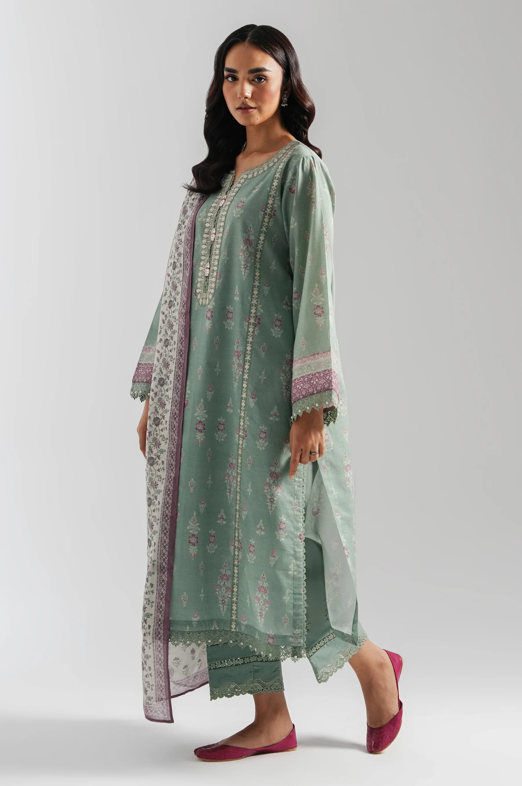 UNSTITCHED EMBROIDERED SUIT - Image 4