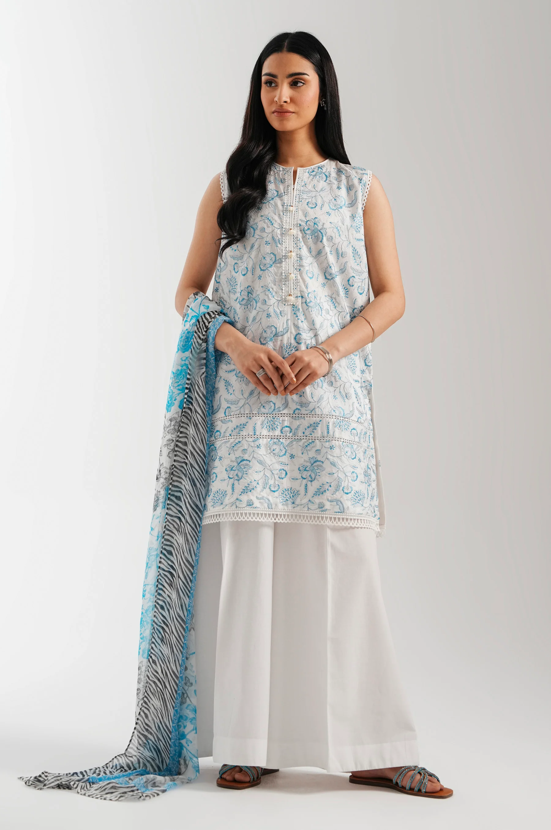 UNSTITCHED EMBROIDERED SUIT - Image 2