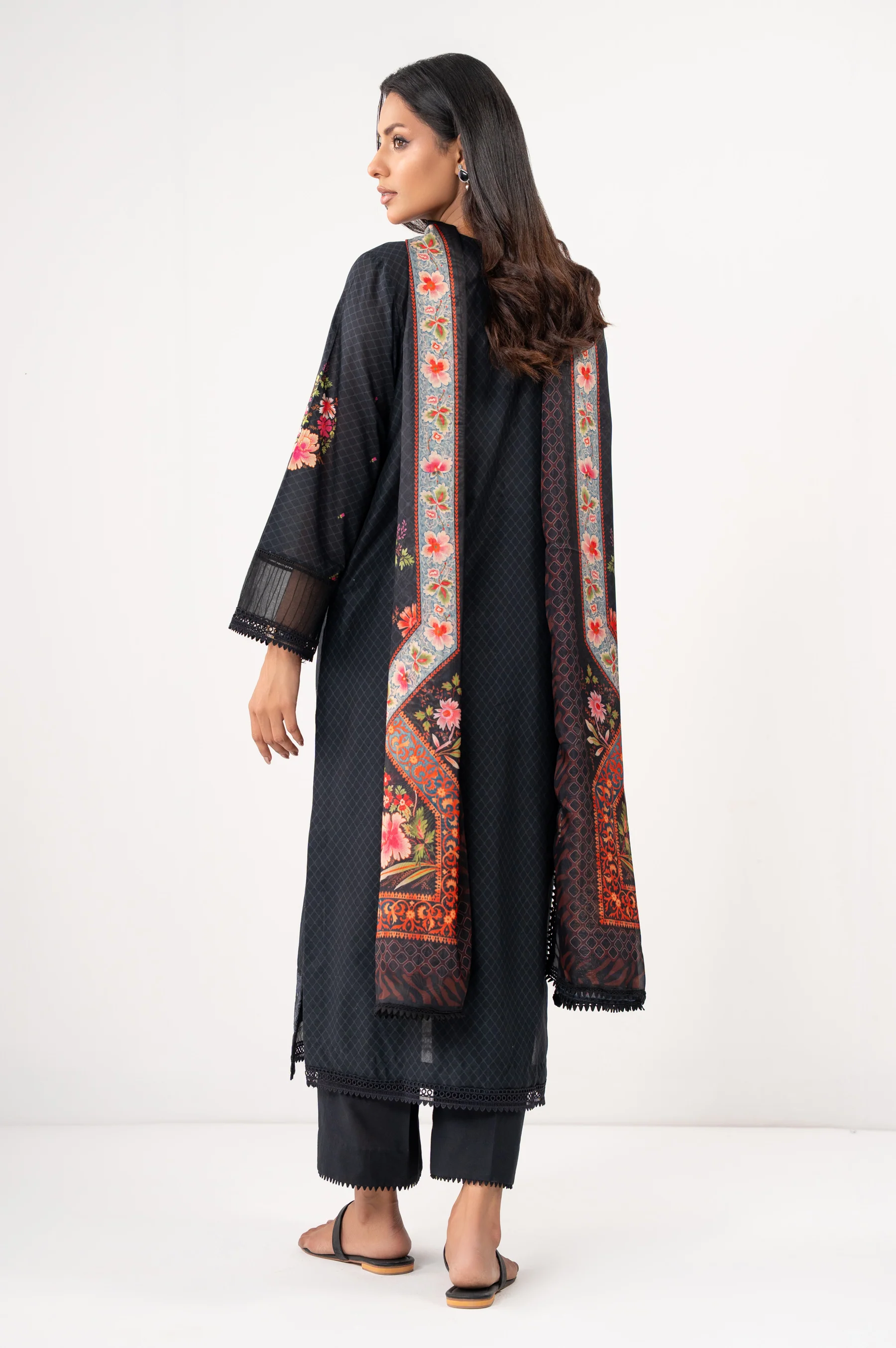 UNSTITCHED EMBROIDERED SUIT - Image 5