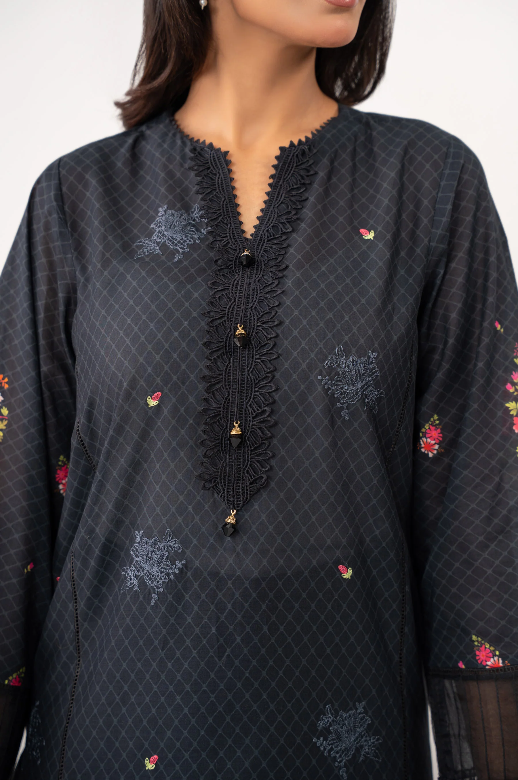 UNSTITCHED EMBROIDERED SUIT - Image 6