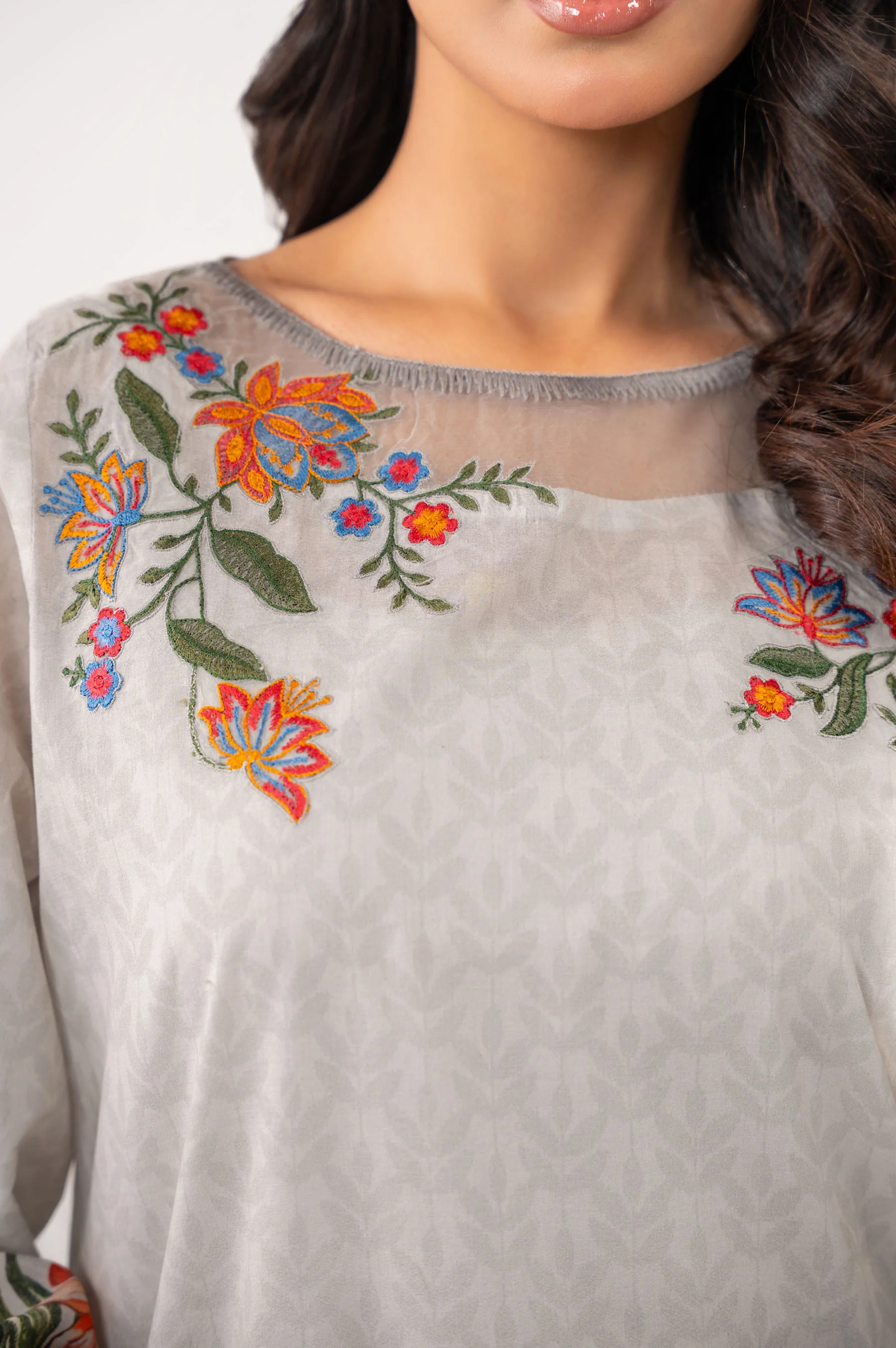 UNSTITCHED EMBROIDERED SUIT - Image 6