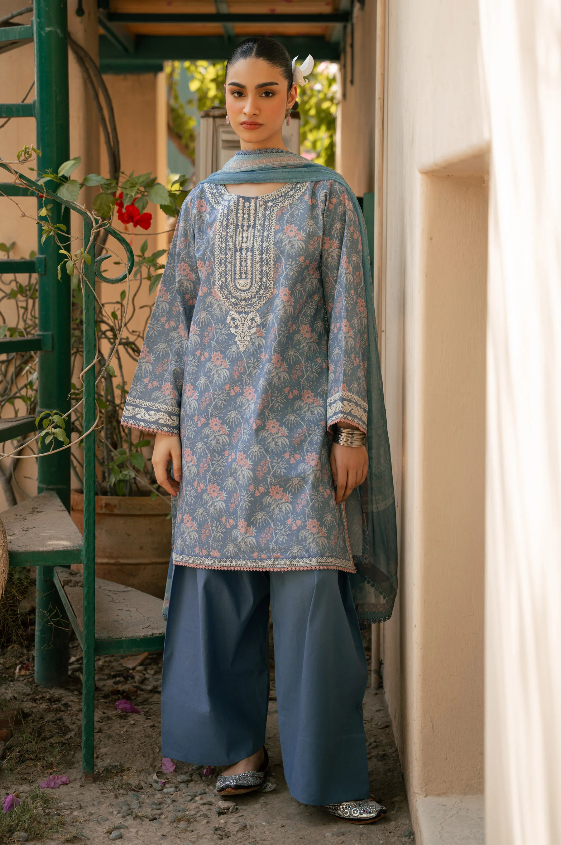 UNSTITCHED EMBROIDERED SUIT