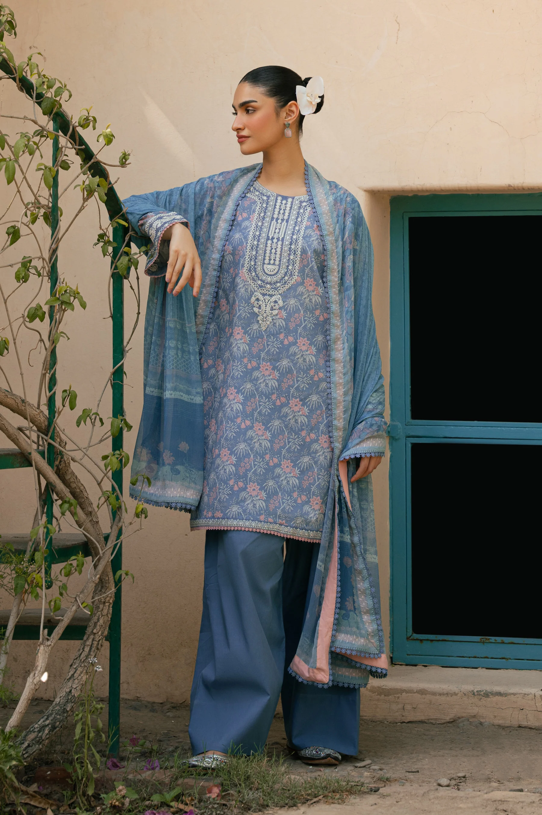 UNSTITCHED EMBROIDERED SUIT - Image 2