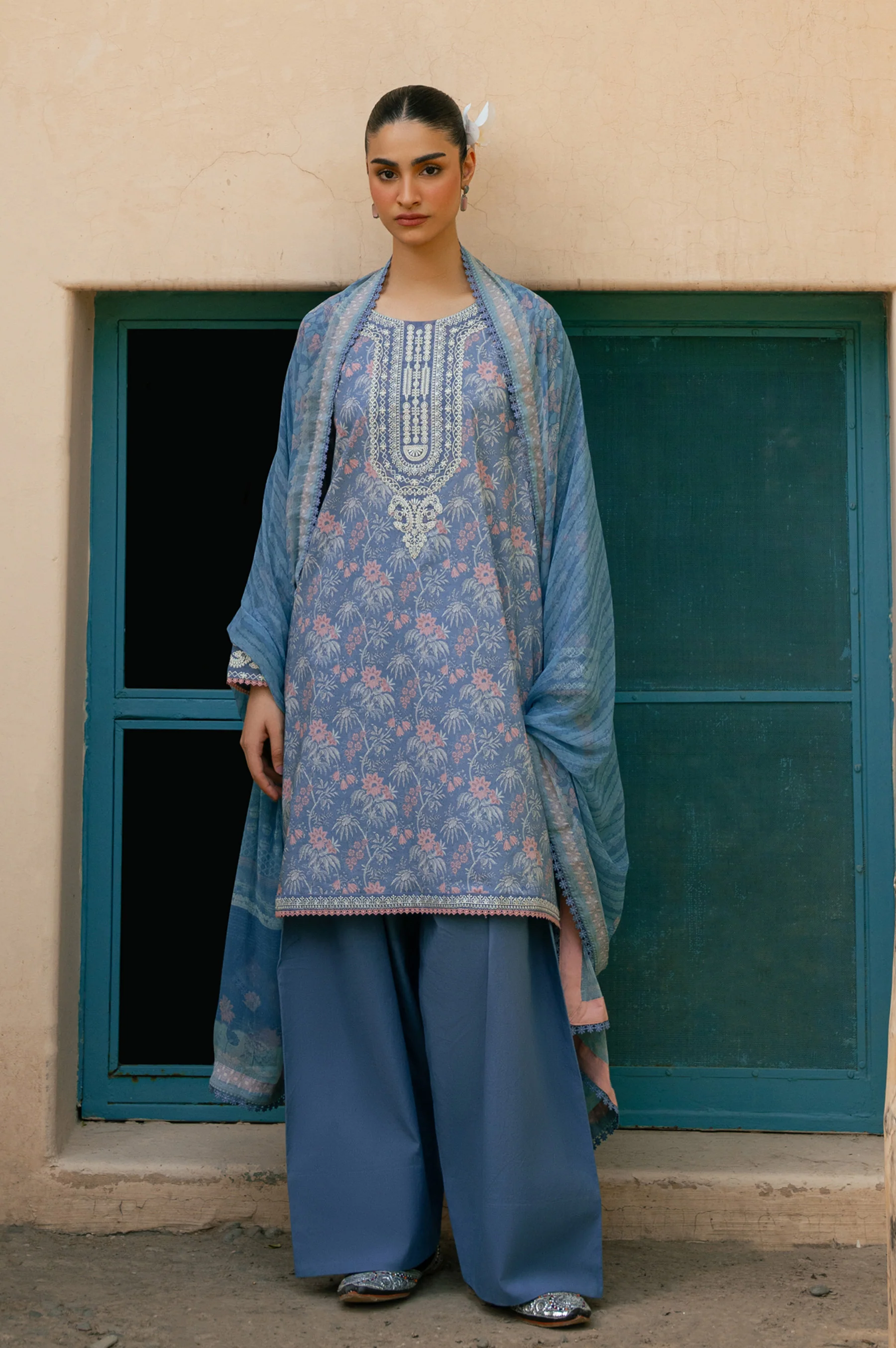 UNSTITCHED EMBROIDERED SUIT - Image 3