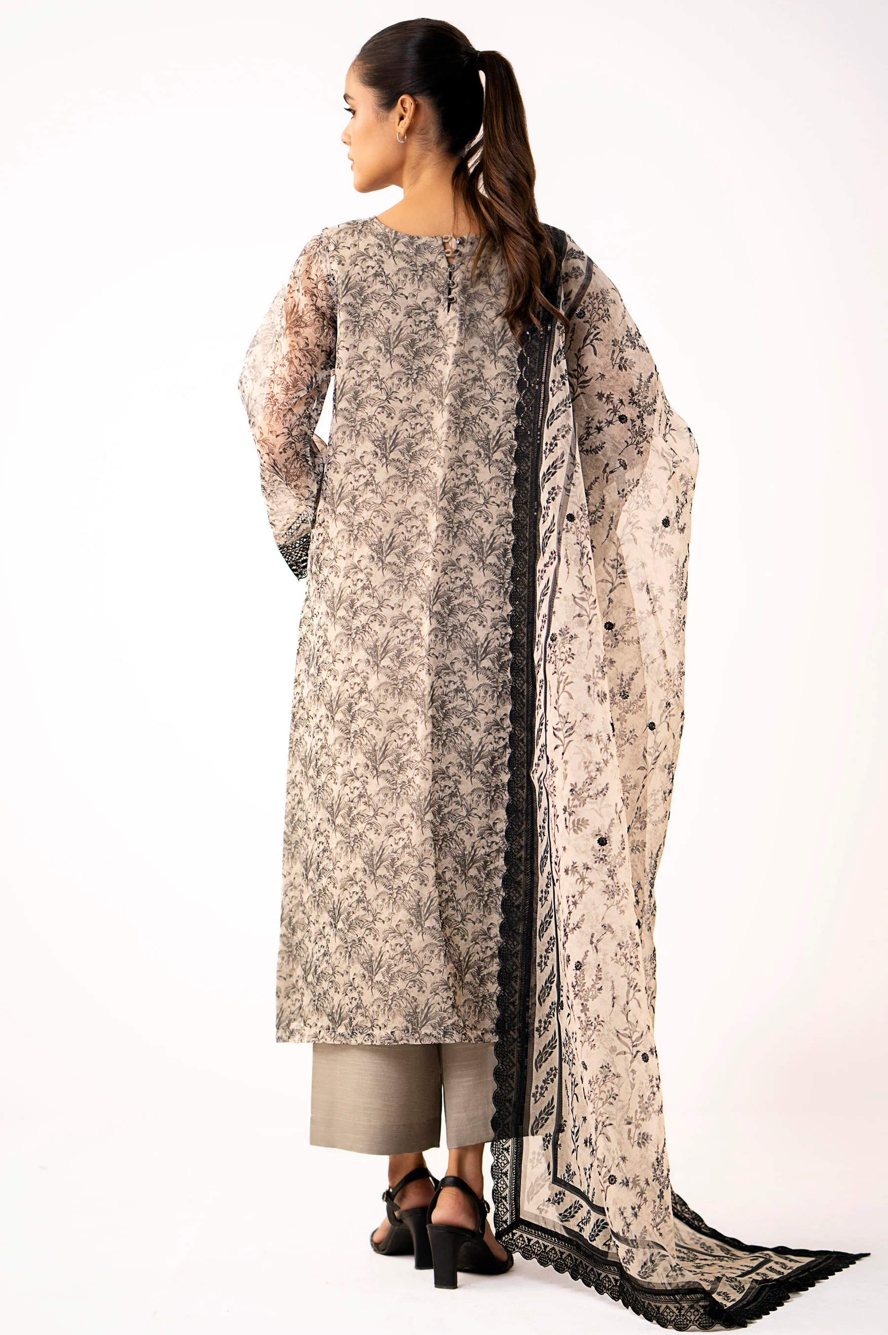 UNSTITCHED EMBROIDERED SUIT - Image 5