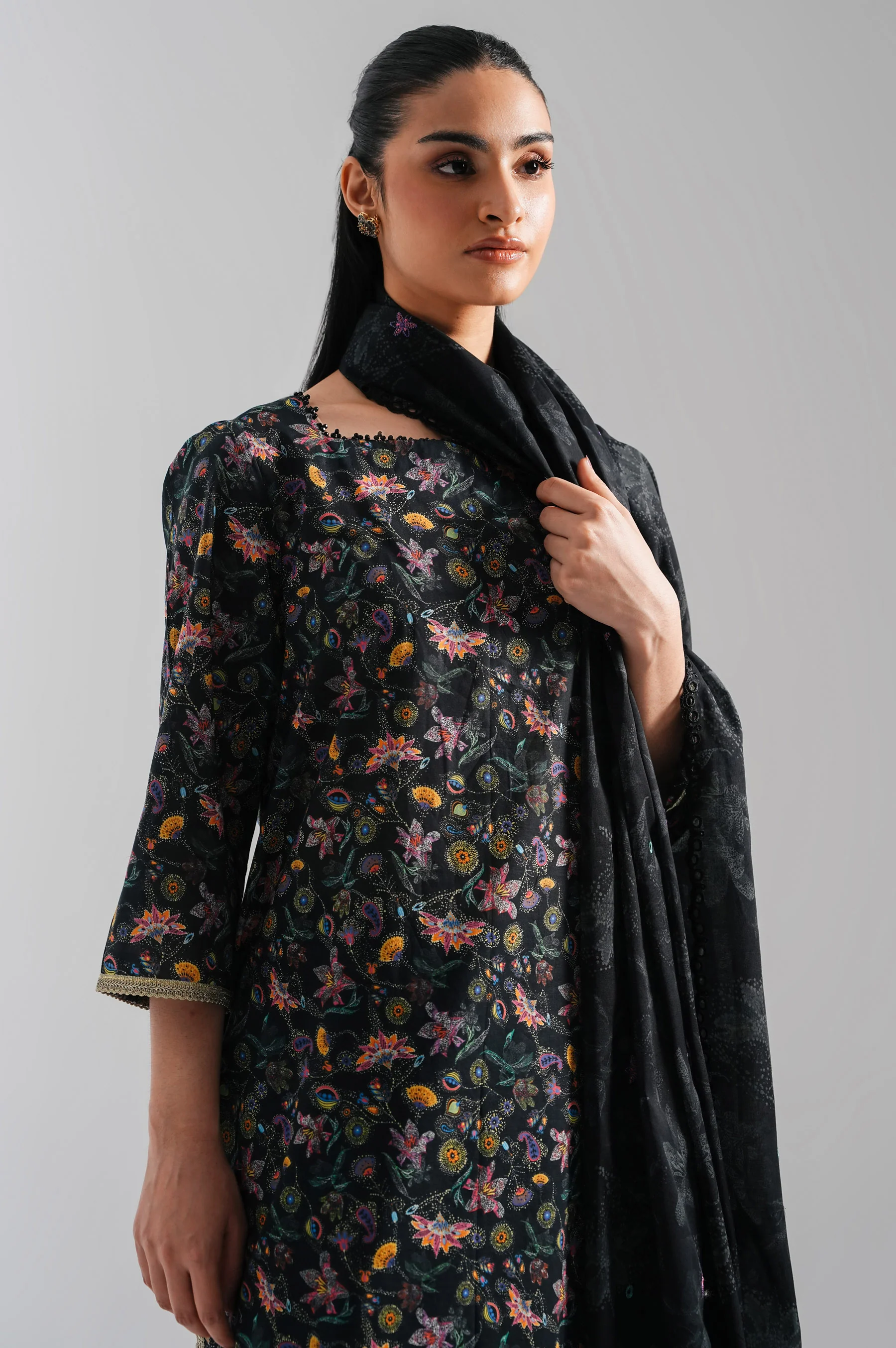UNSTITCHED PRINTED SUIT - Image 4