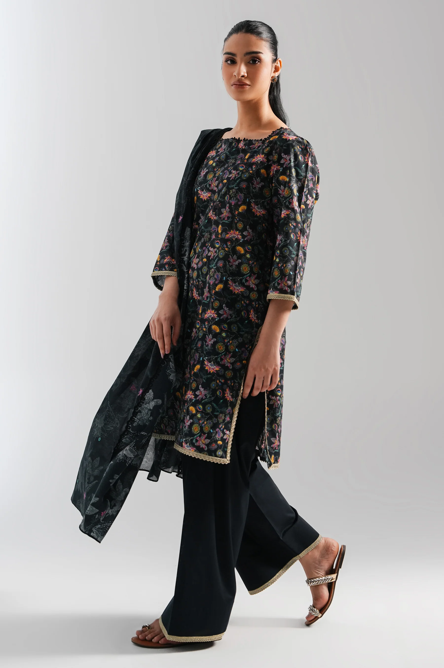 UNSTITCHED PRINTED SUIT - Image 5