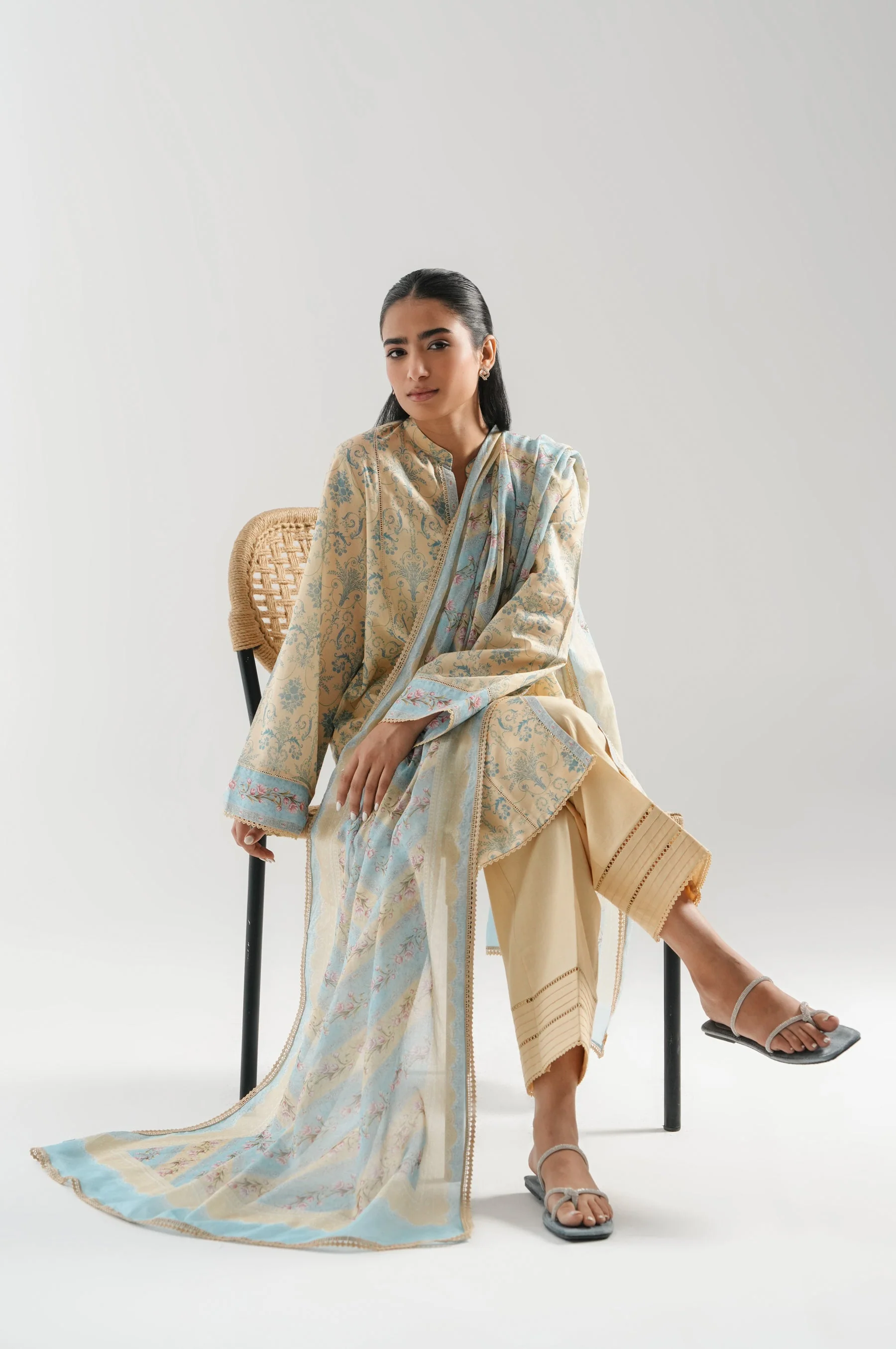 UNSTITCHED LAWN PRINTED 3 PIECE SUIT - Image 8