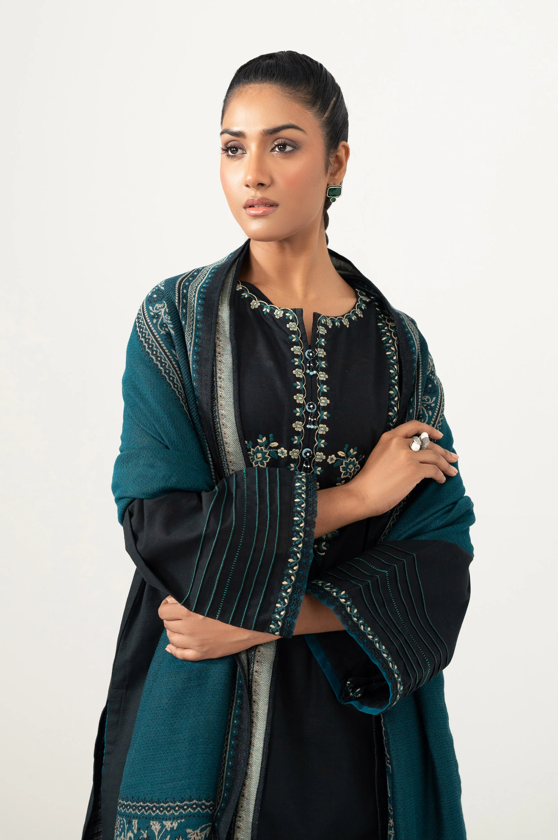 UNSTITCHED EMBROIDERED SUIT - Image 2