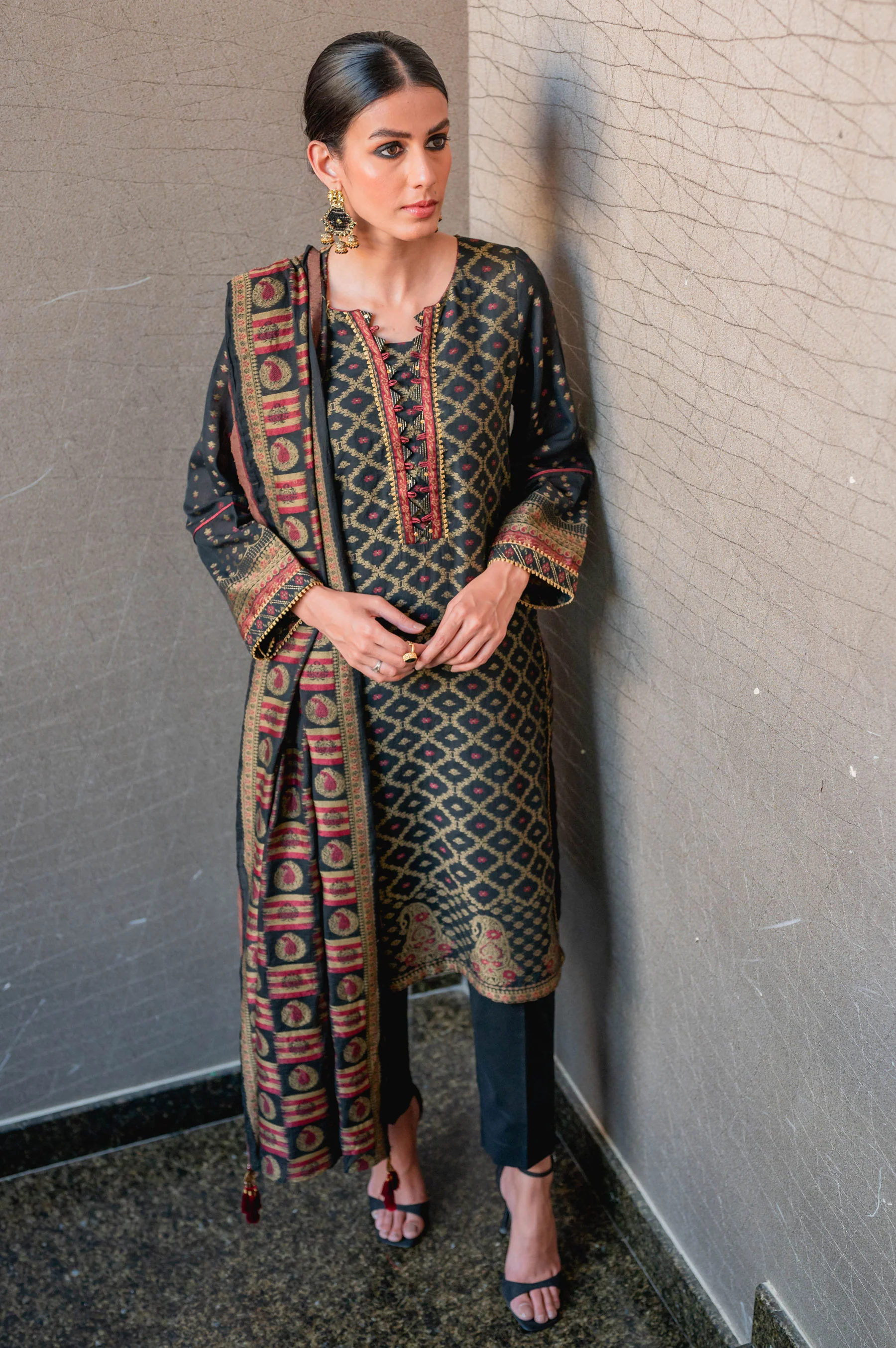 Unstitched 3 Piece Dyed Jacquard Suit