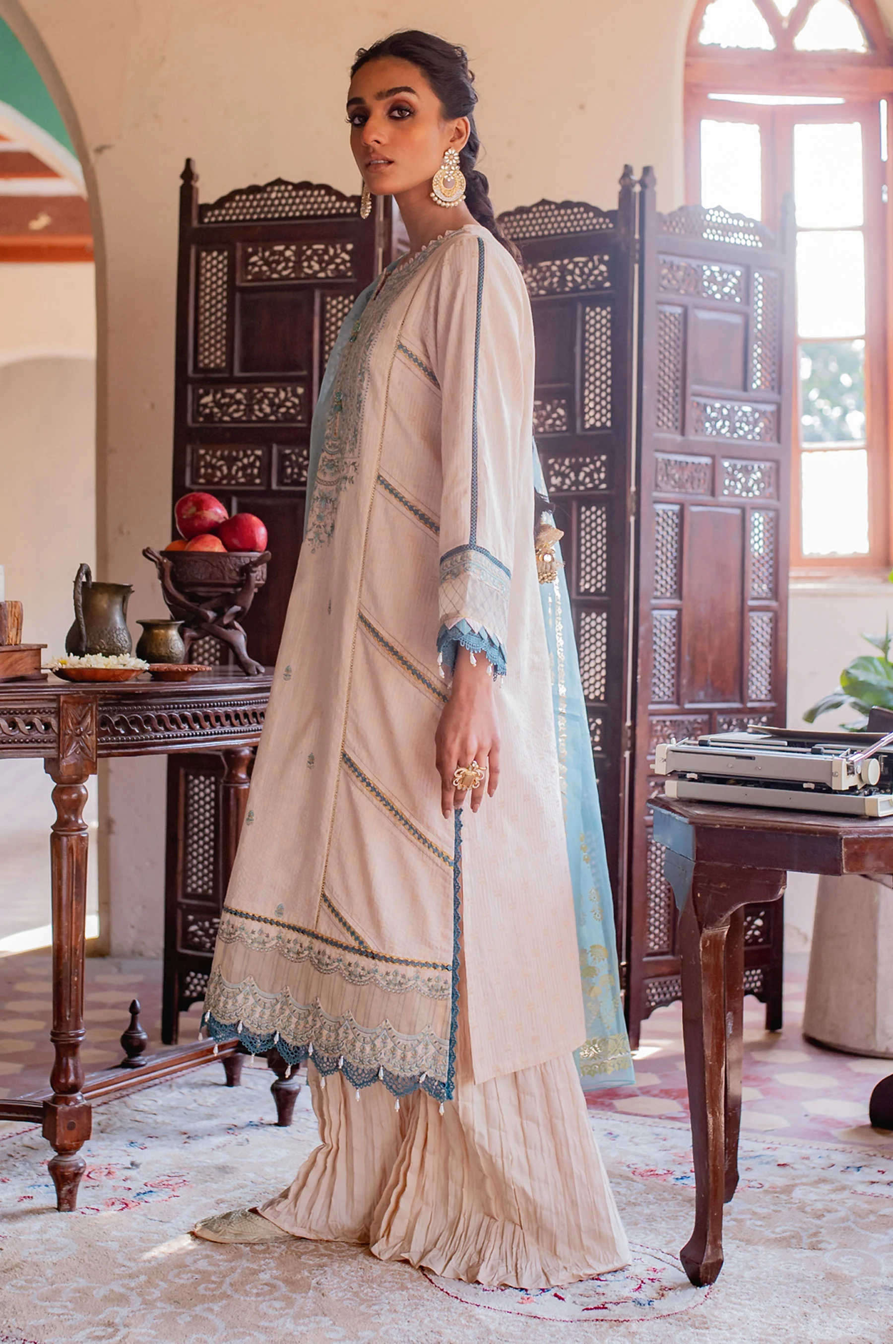 Unstitched 3 Piece Dyed Maysuri Jacquard Suit - Image 4