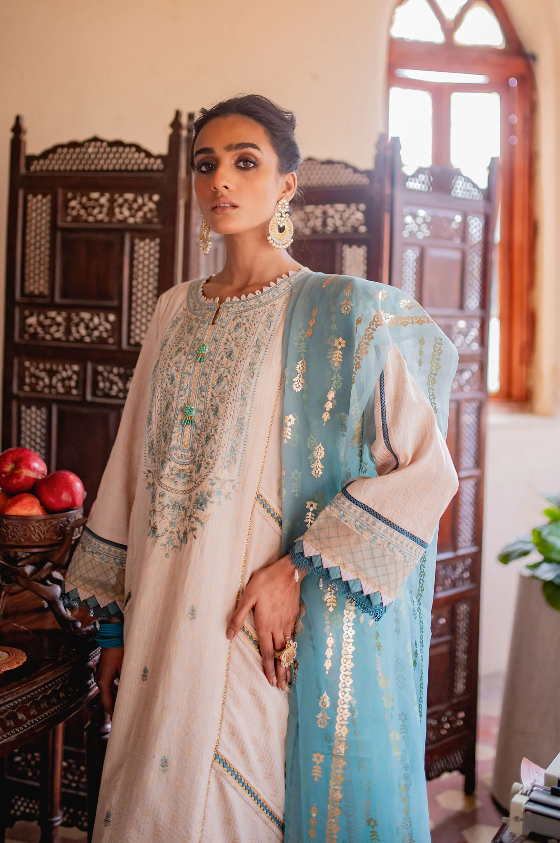 Unstitched 3 Piece Dyed Maysuri Jacquard Suit - Image 5
