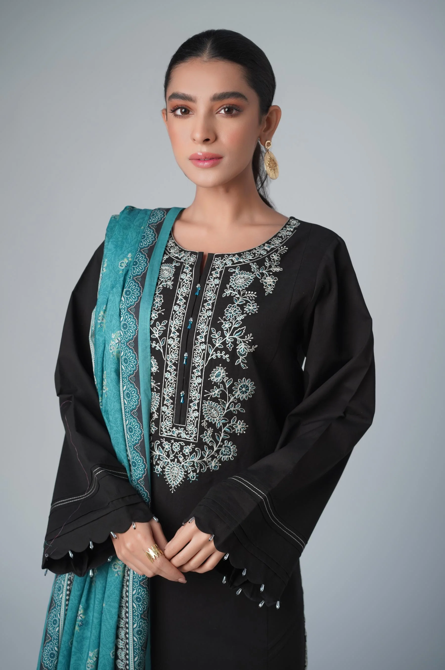 Unstitched 3 Piece Embroidered Cambric Shirt with Lawn Dupatta - Image 4