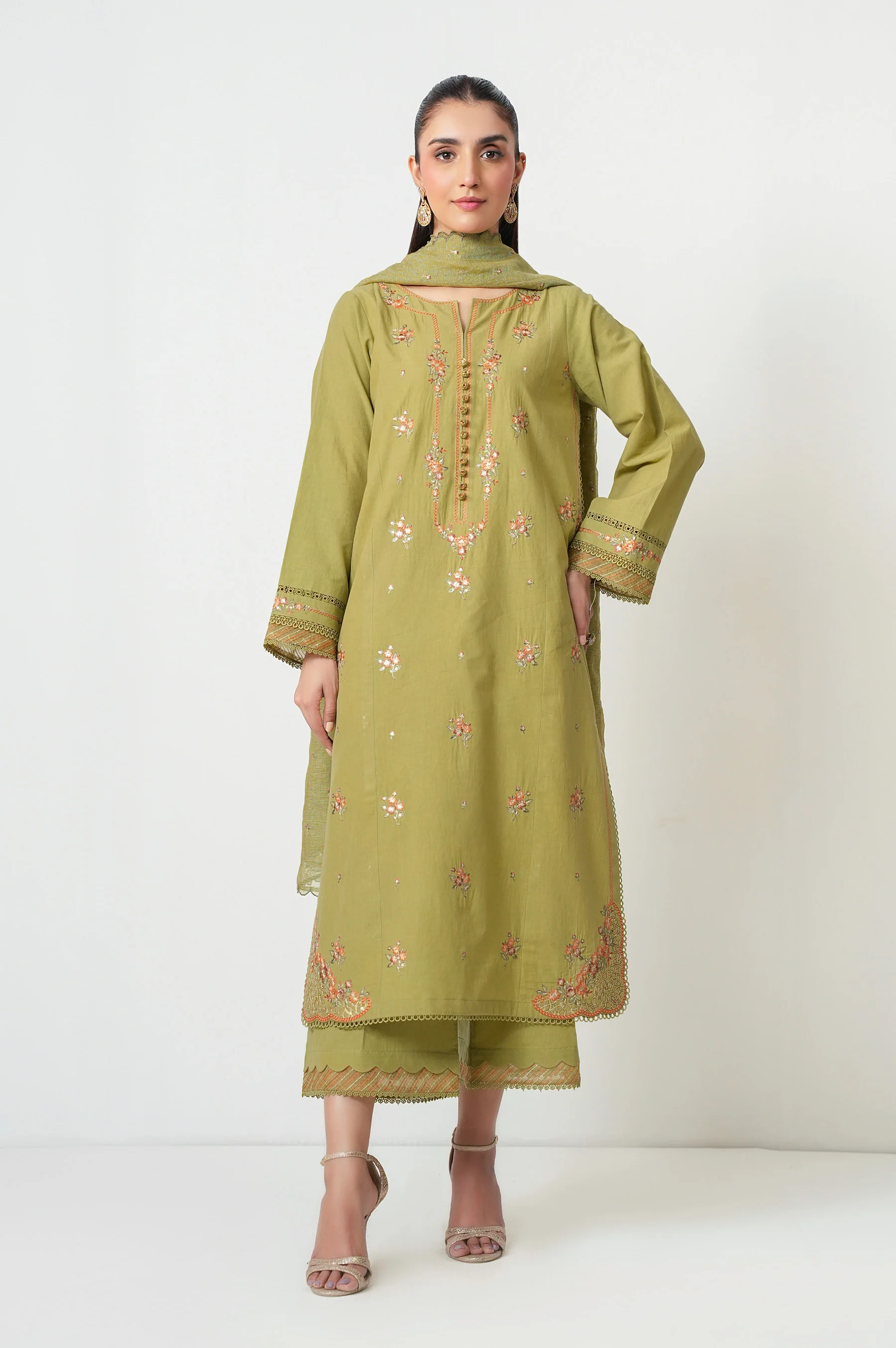 UNSTITCHED EMBROIDERED SUIT - Image 4