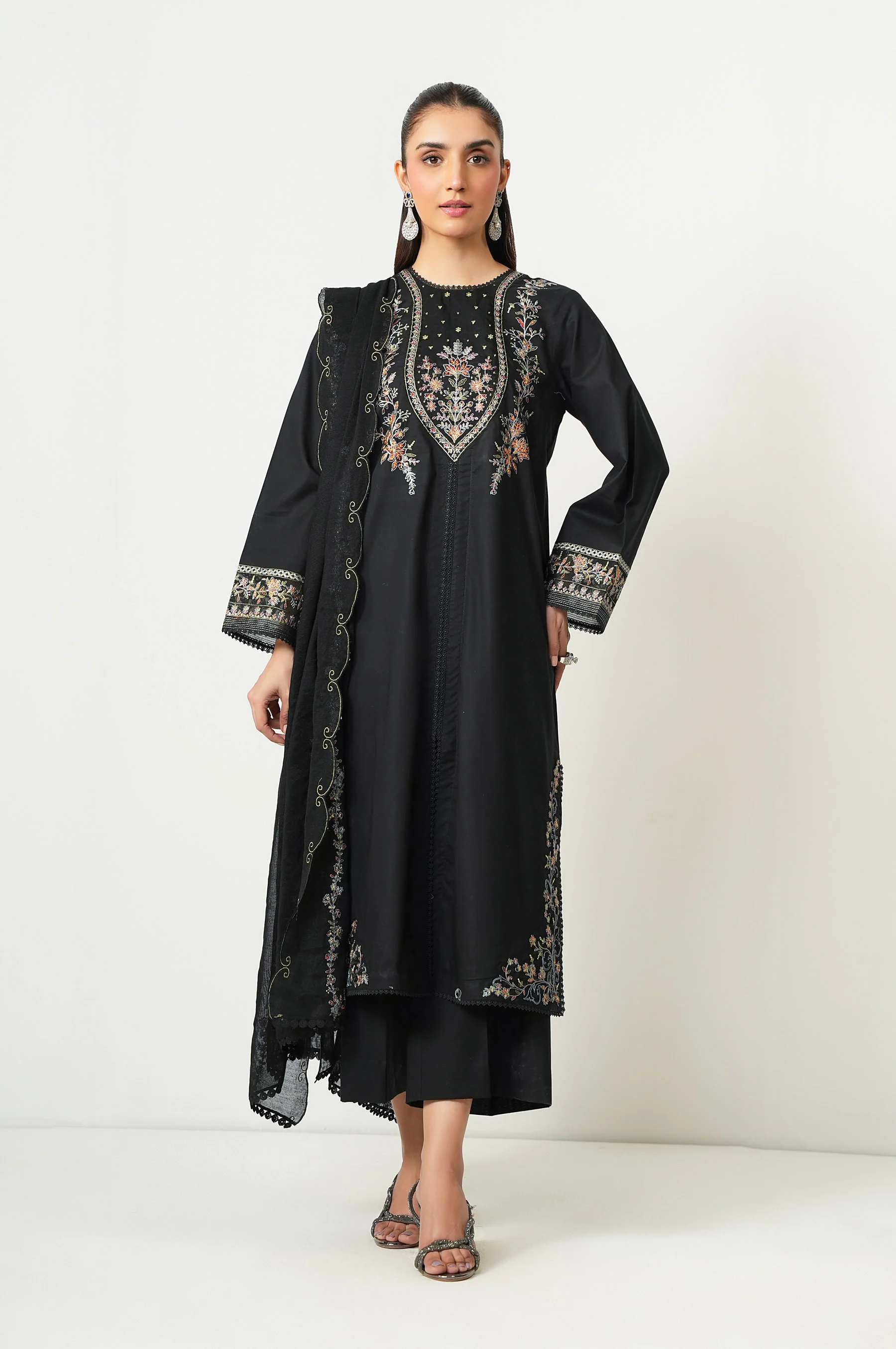 UNSTITCHED EMBROIDERED SUIT - Image 5