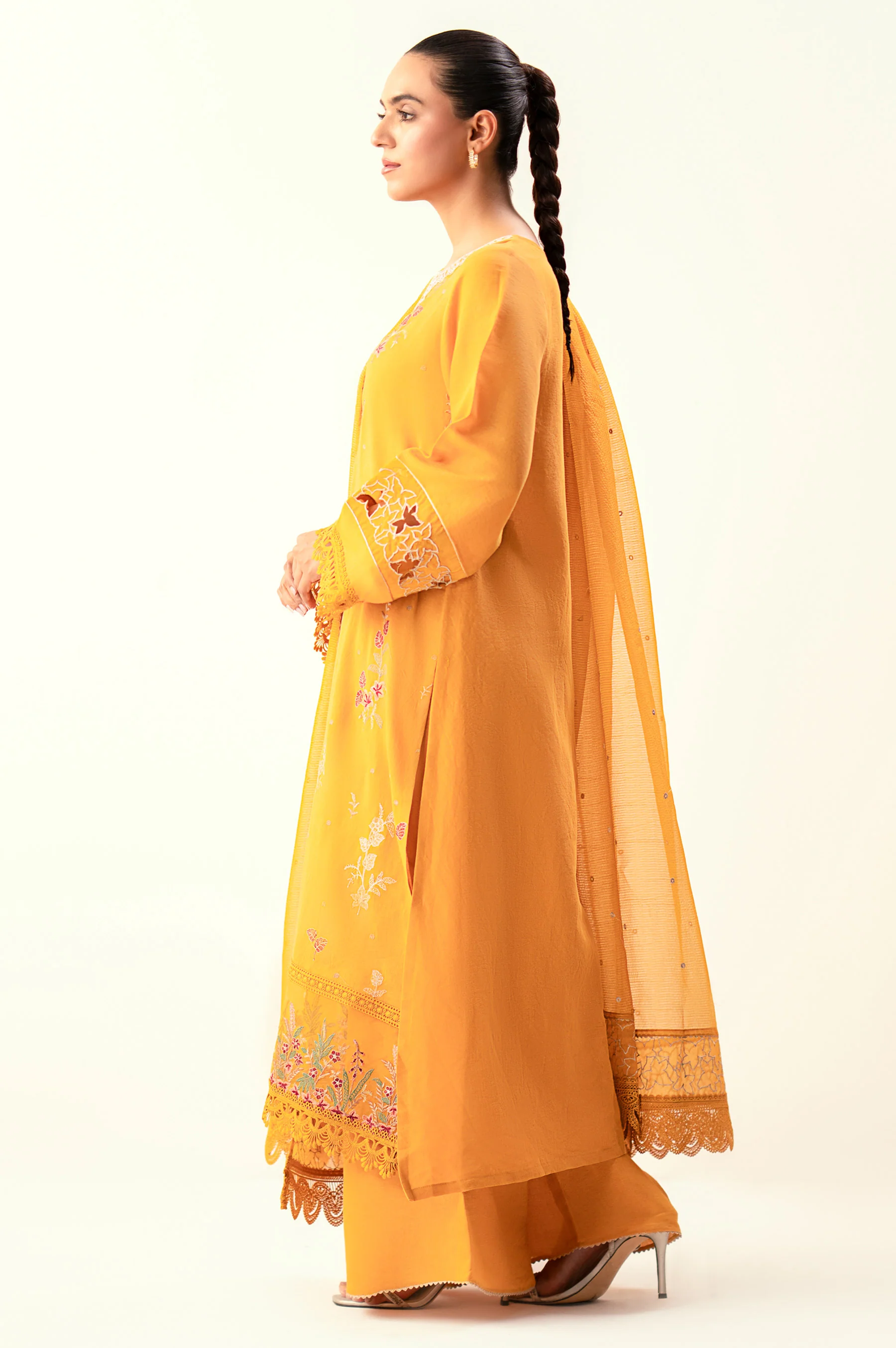 UNSTITCHED EMBROIDERED SUIT - Image 3