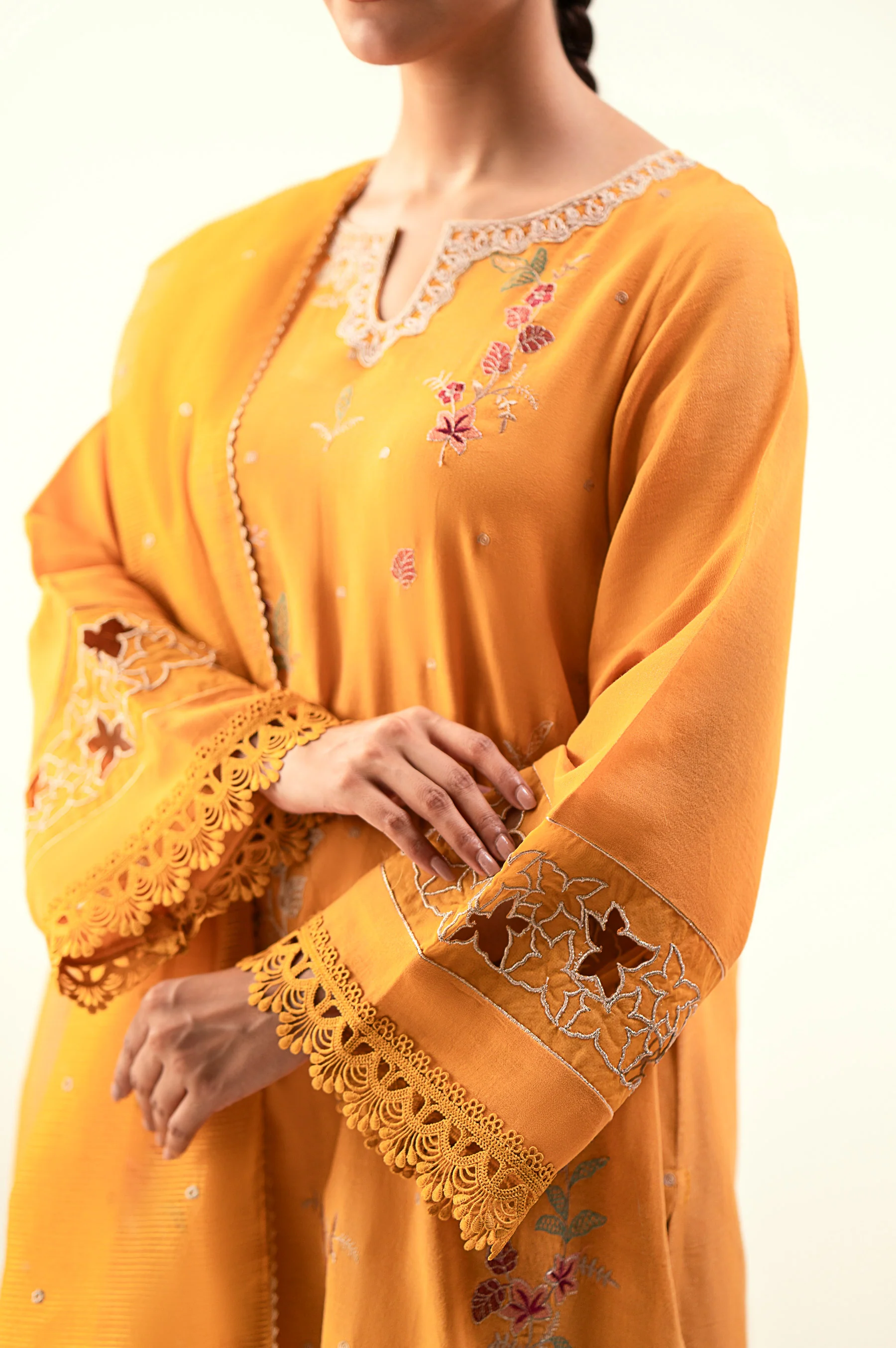 UNSTITCHED EMBROIDERED SUIT - Image 6