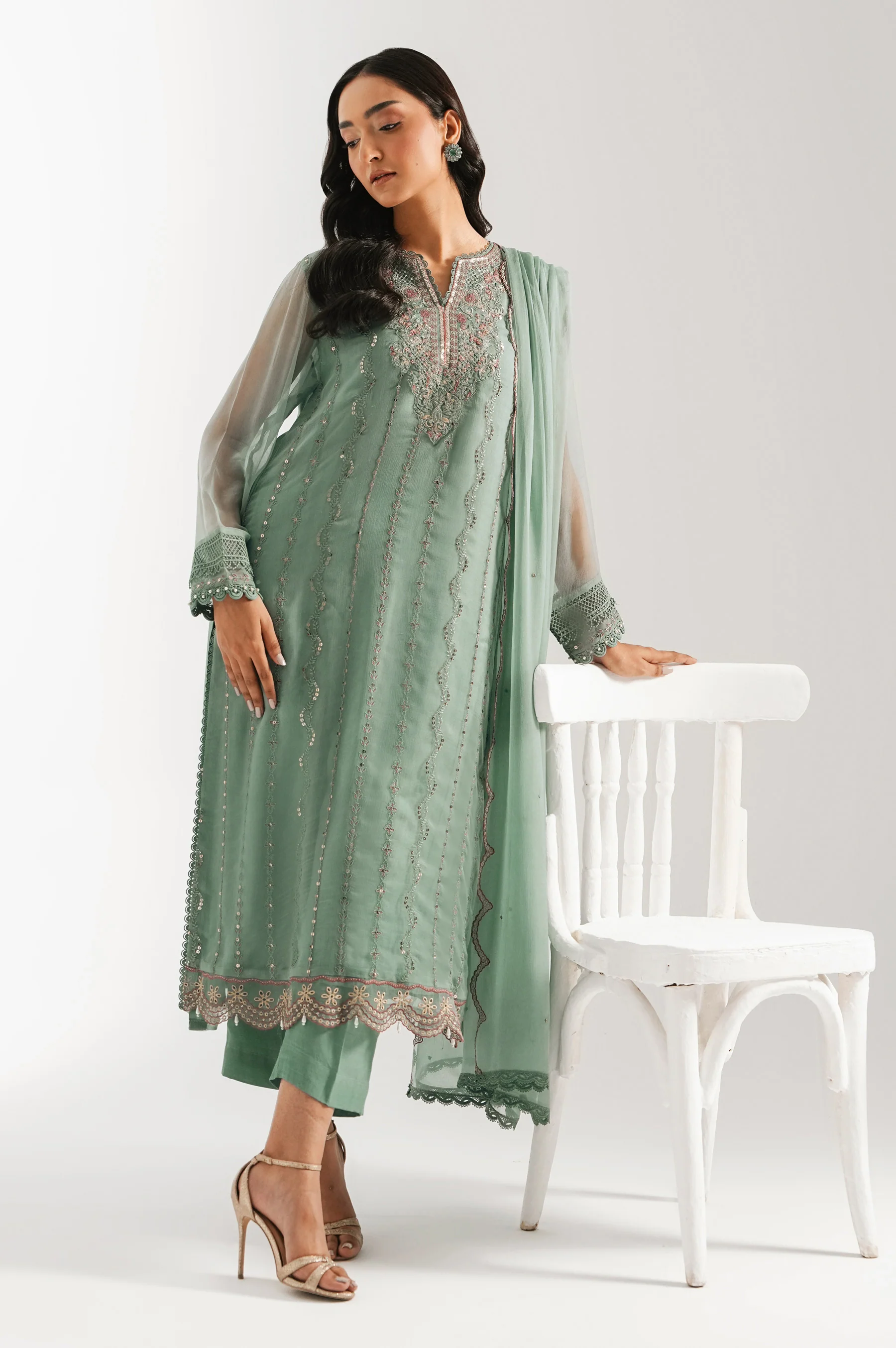 UNSTITCHED EMBROIDERED SUIT - Image 5
