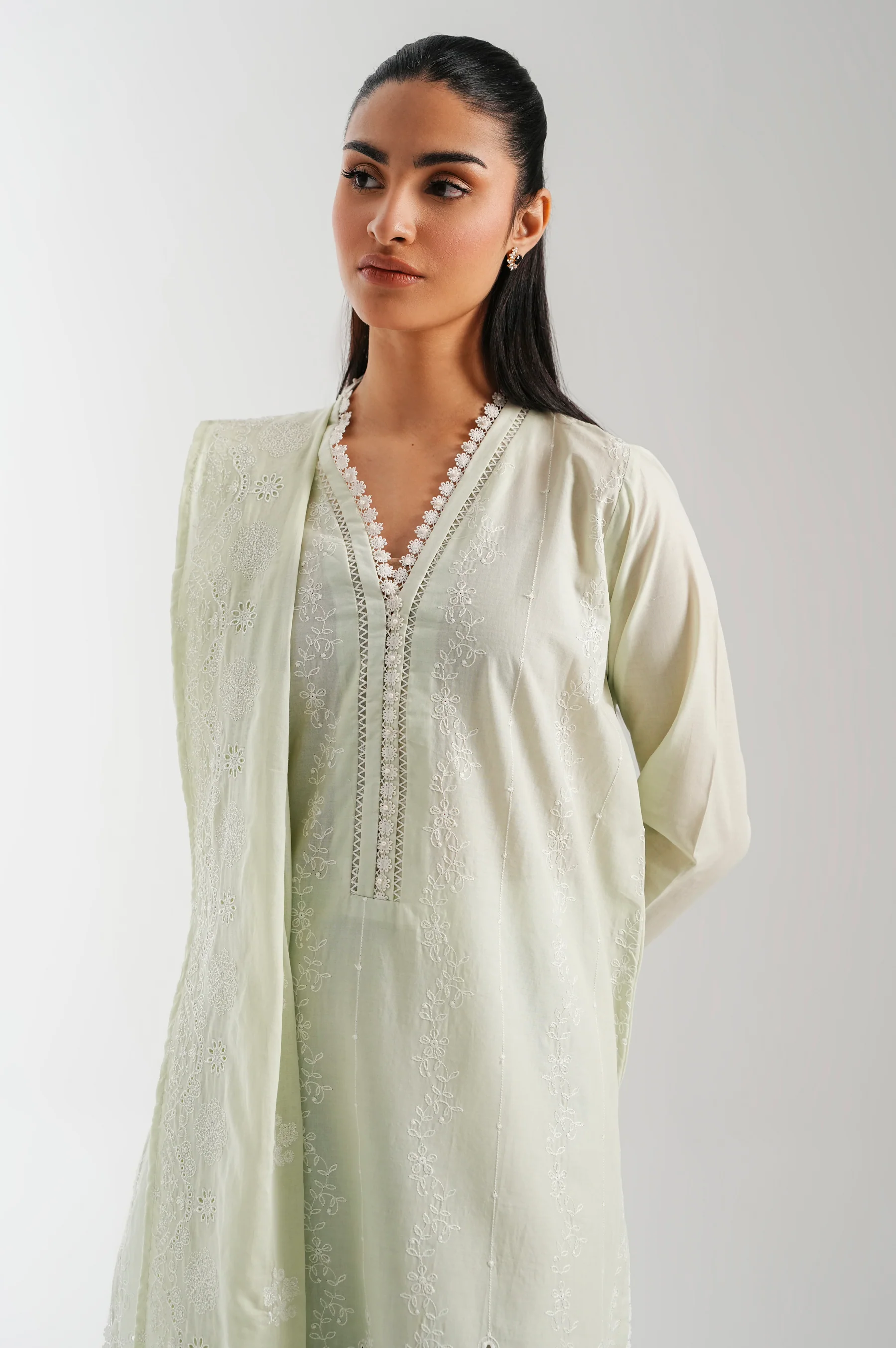 UNSTITCHED EMBROIDERED SUIT - Image 5