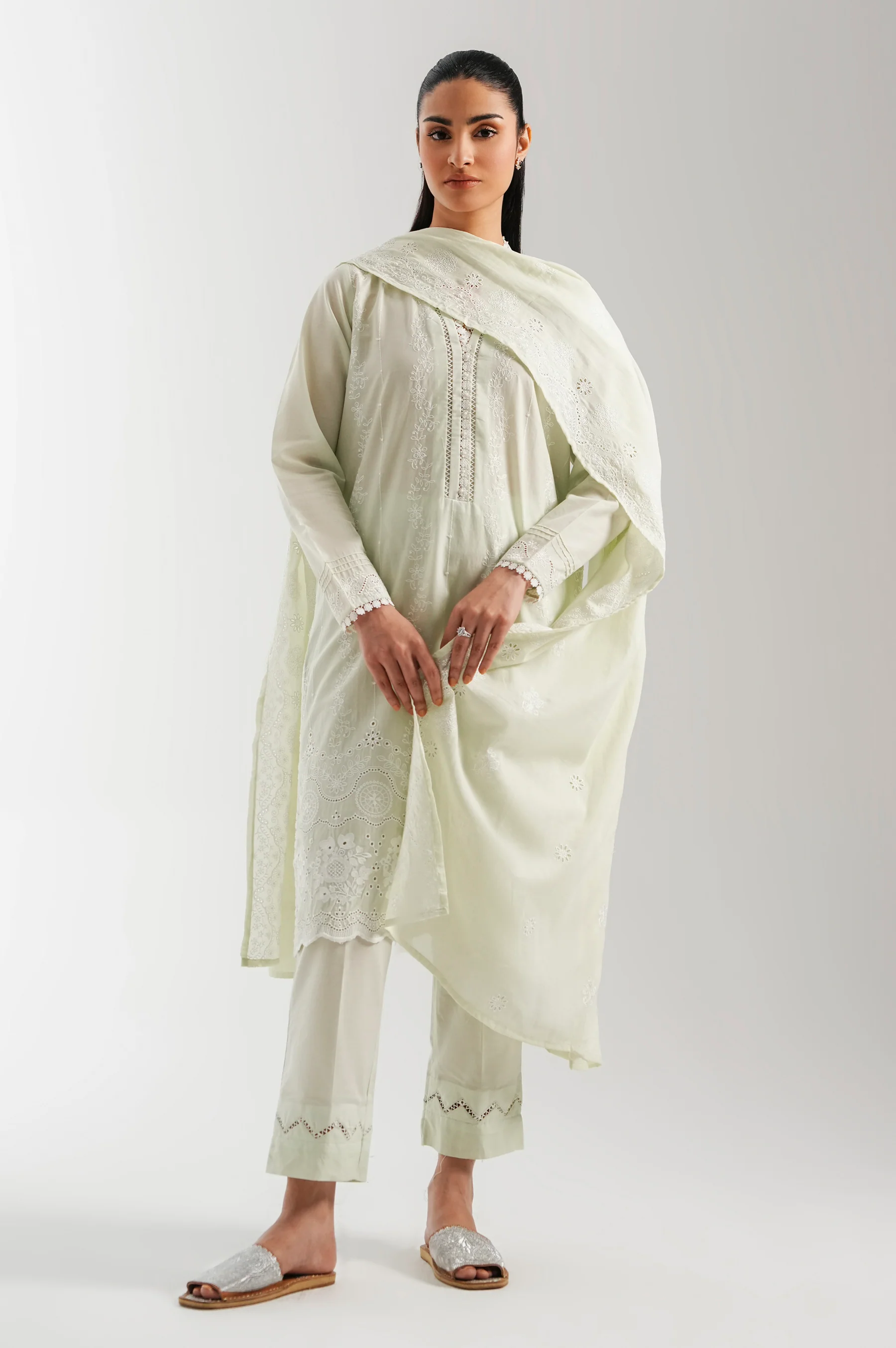 UNSTITCHED EMBROIDERED SUIT - Image 6