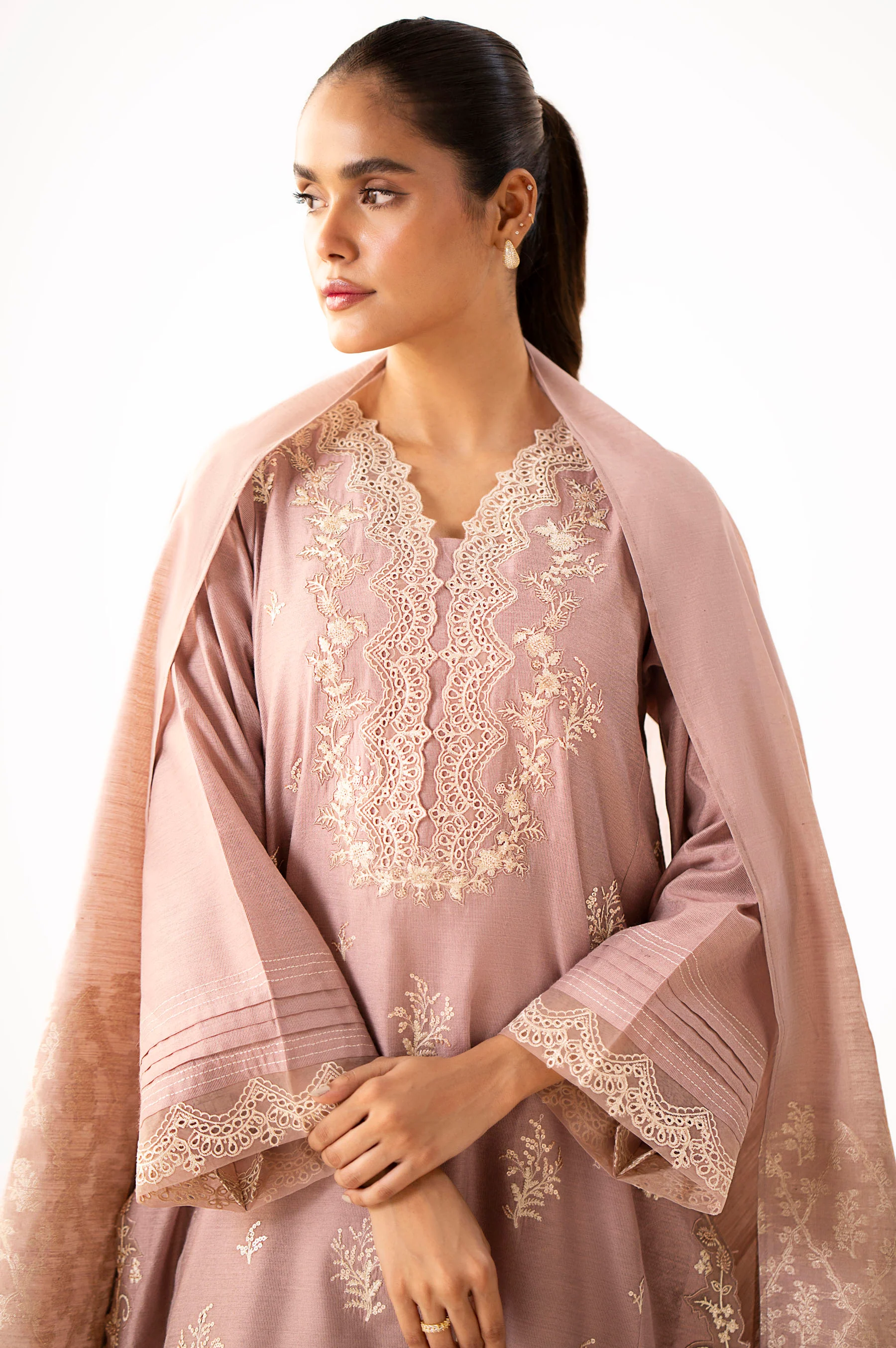 UNSTITCHED EMBROIDERED SUIT - Image 4