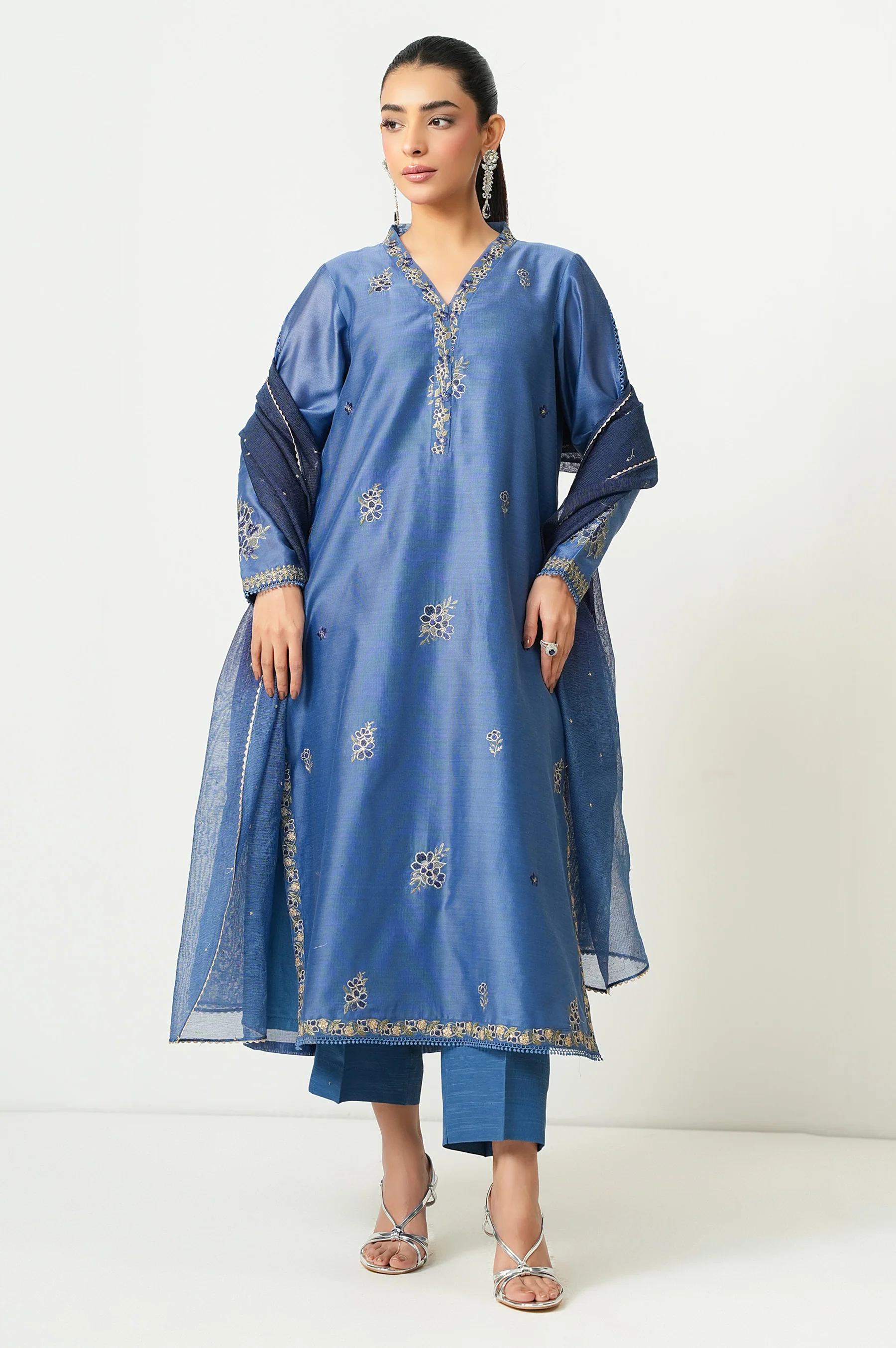 UNSTITCHED EMBROIDERED SUIT - Image 2